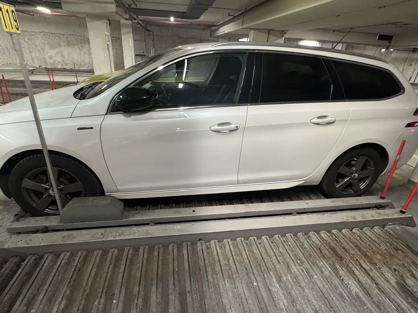 Peugeot 308 SW 1,6 BlueHDi 120 GT Line S&S Weiß - 1