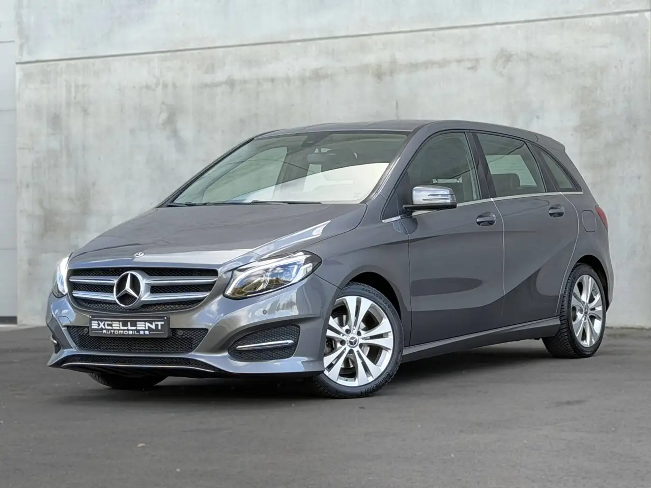 Mercedes-Benz B 180