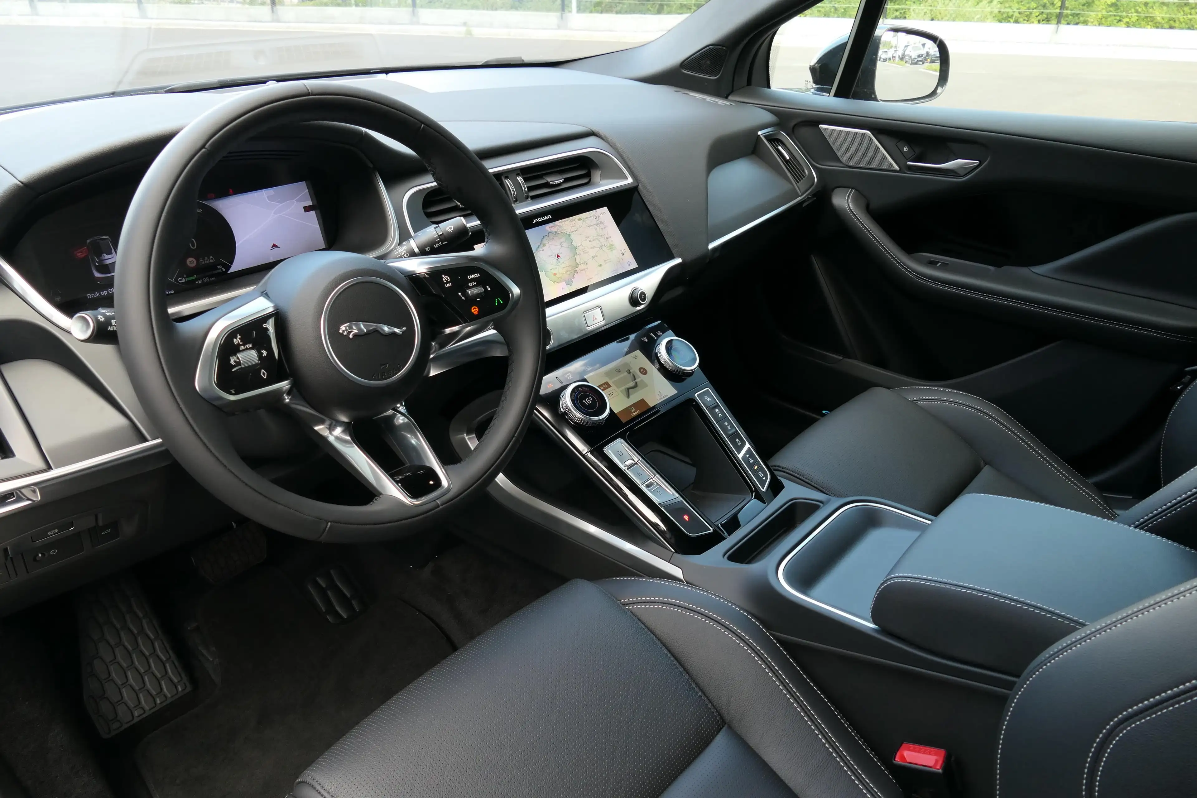 Jaguar I-Pace - EV 400PK R-Dynamic SE — photo 15
