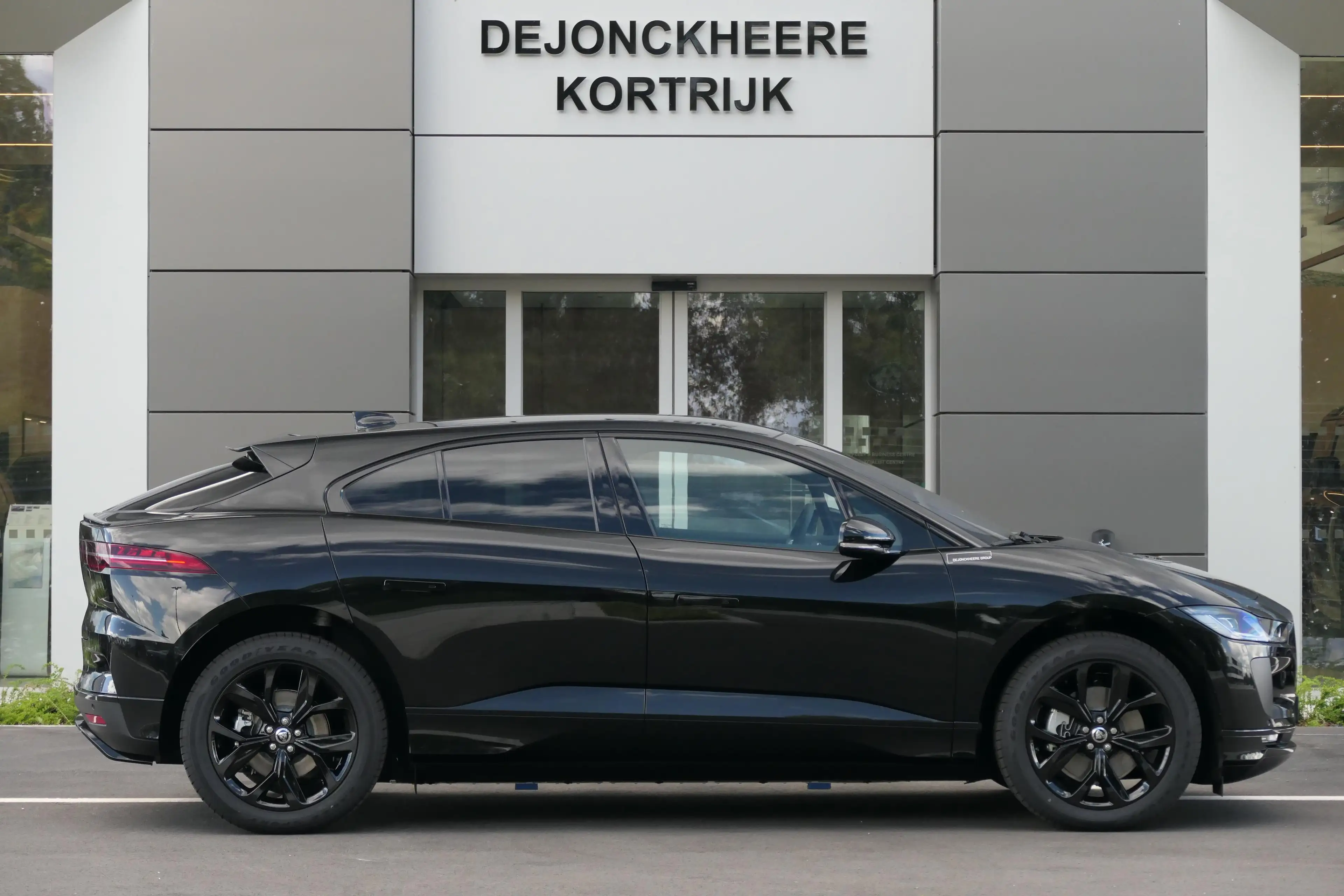Jaguar I-Pace - EV 400PK R-Dynamic SE — photo 3
