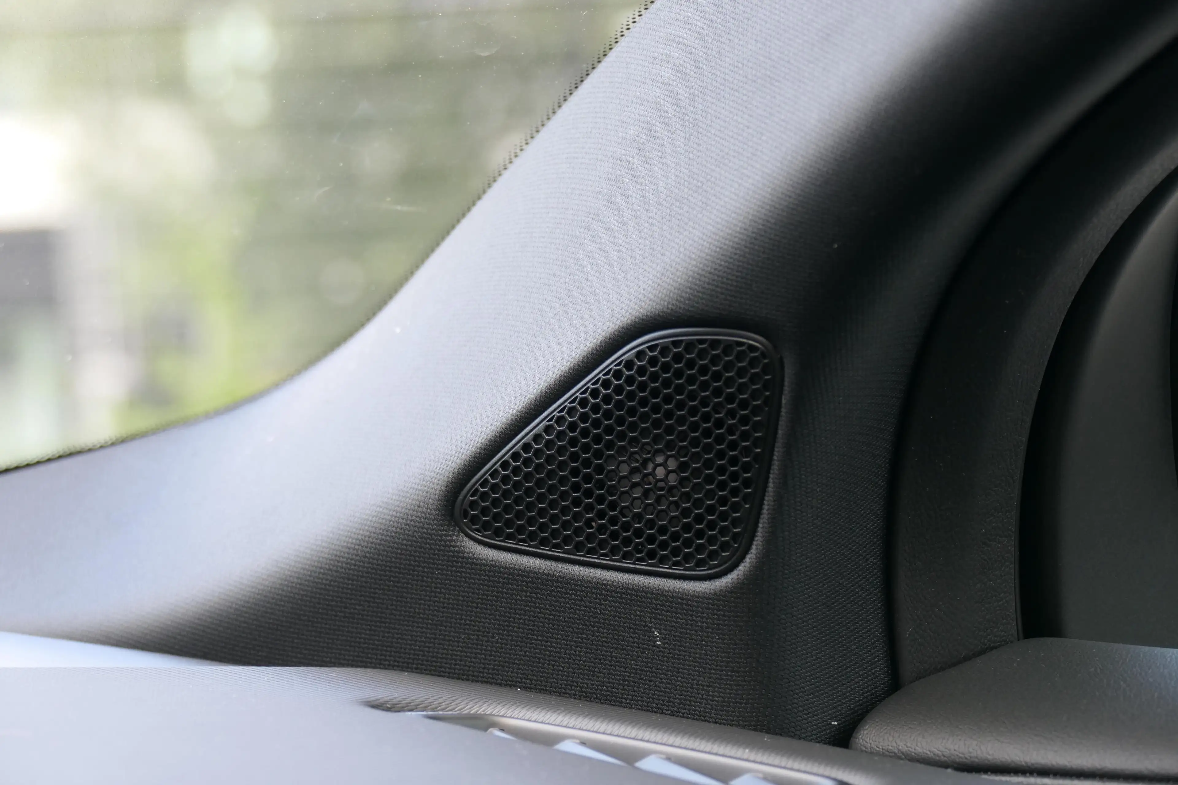 Jaguar I-Pace - EV 400PK R-Dynamic SE — photo 13