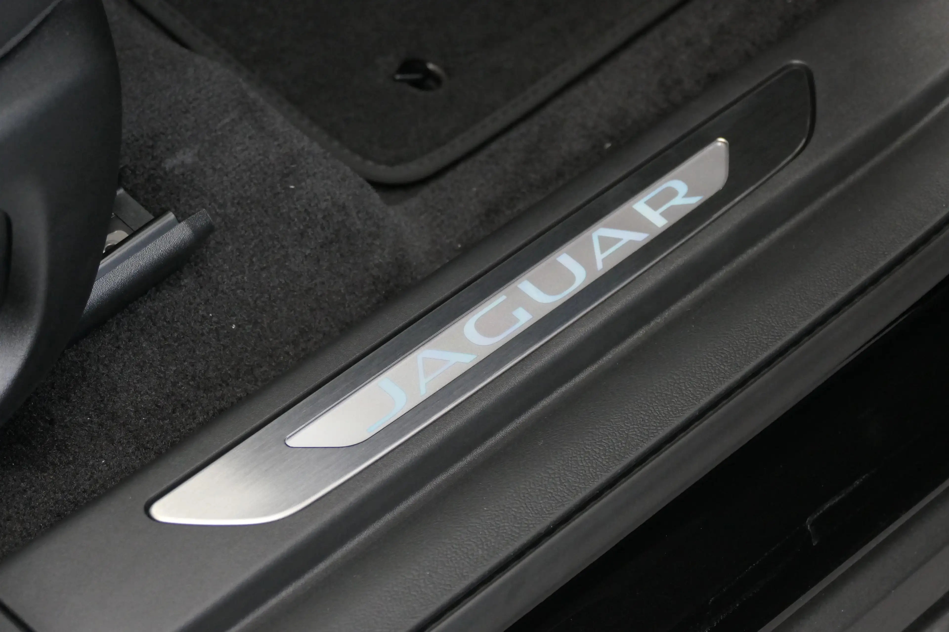 Jaguar I-Pace - EV 400PK R-Dynamic SE — photo 14