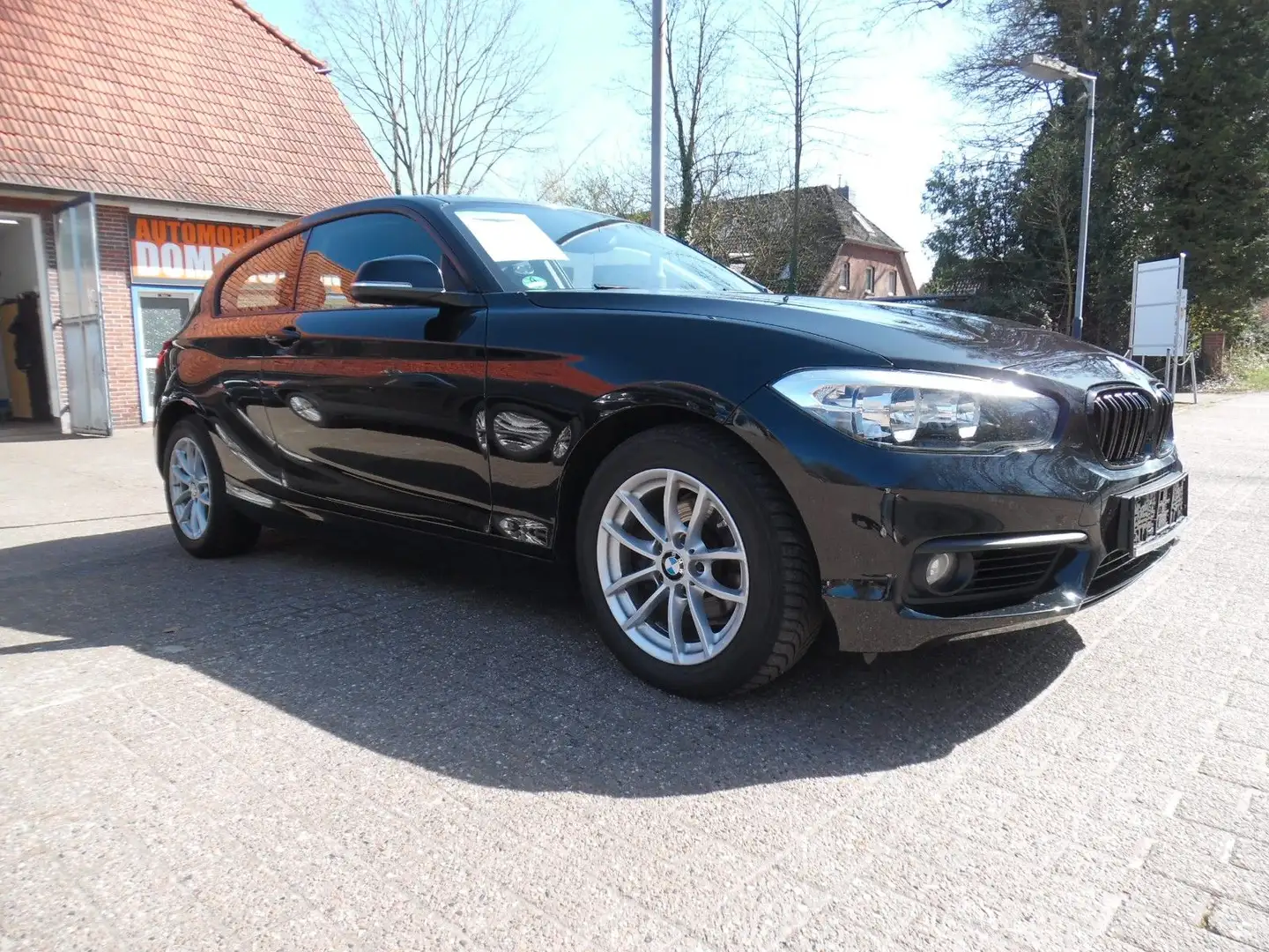 BMW 118 Baureihe 1 Lim. 3-trg. 118 d Advantage*SZH Schwarz - 1