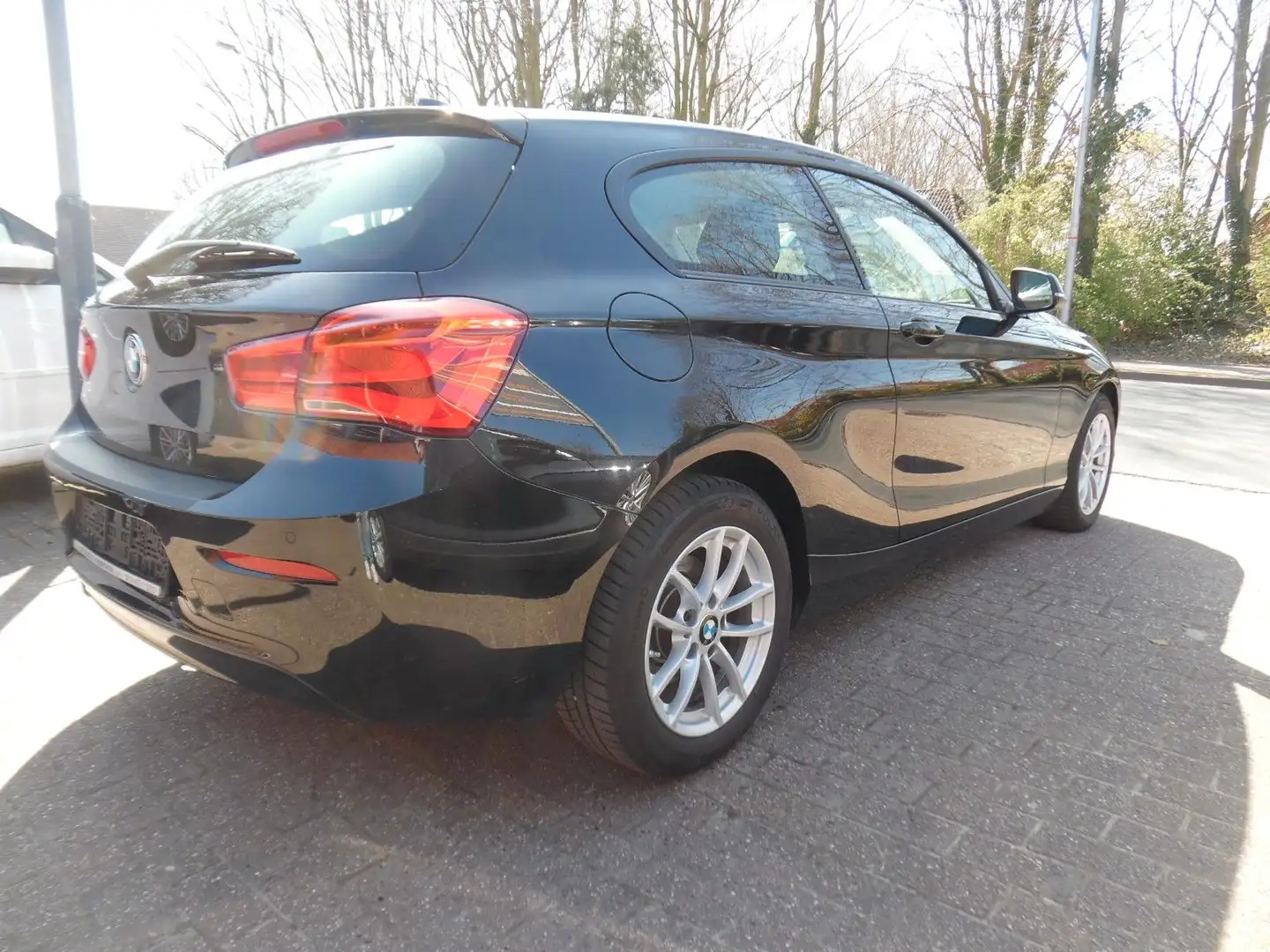 BMW 118 Baureihe 1 Lim. 3-trg. 118 d Advantage*SZH Schwarz - 2