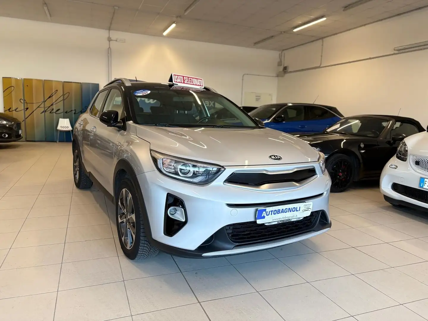 Kia Stonic STYLE 1.4 MPI 100 CV 6mt UNICO PR. Argent - 2