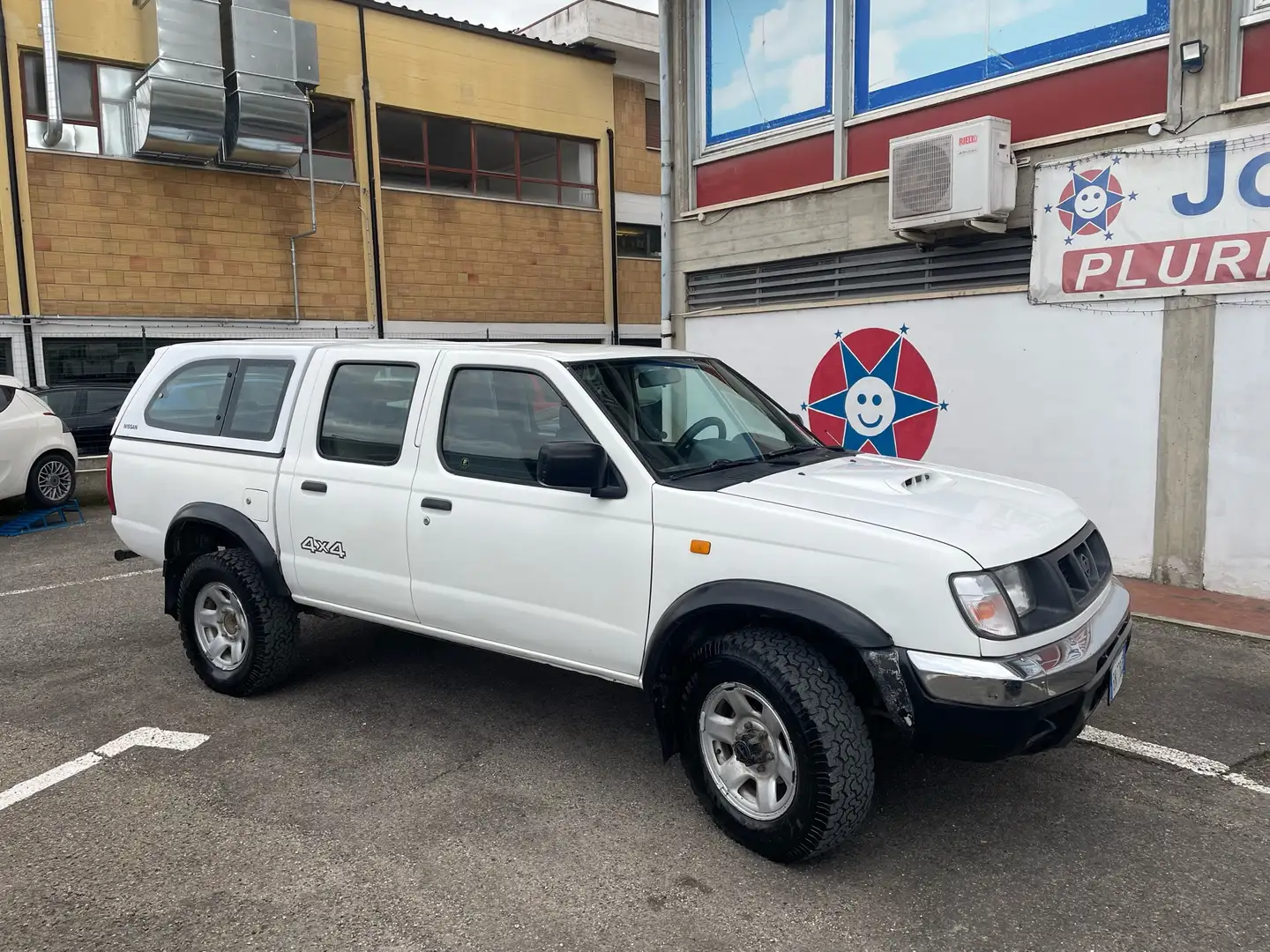 Nissan King Cab Double 2.5 Blanc - 1