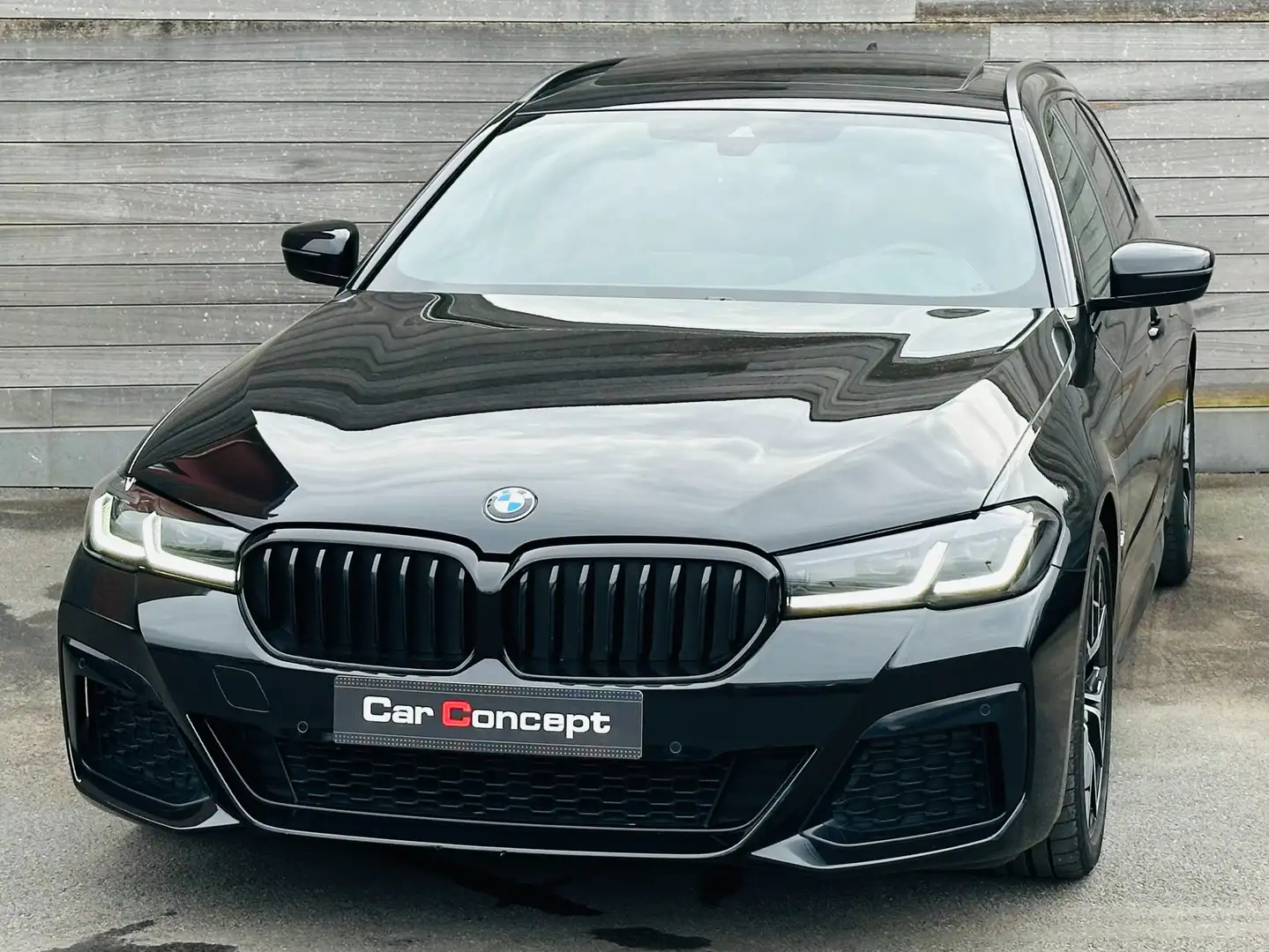 BMW 520 M-PACK**NAVI**PANO**CARPLAY**SPORTSEATS**TOP!!!! Zwart - 1