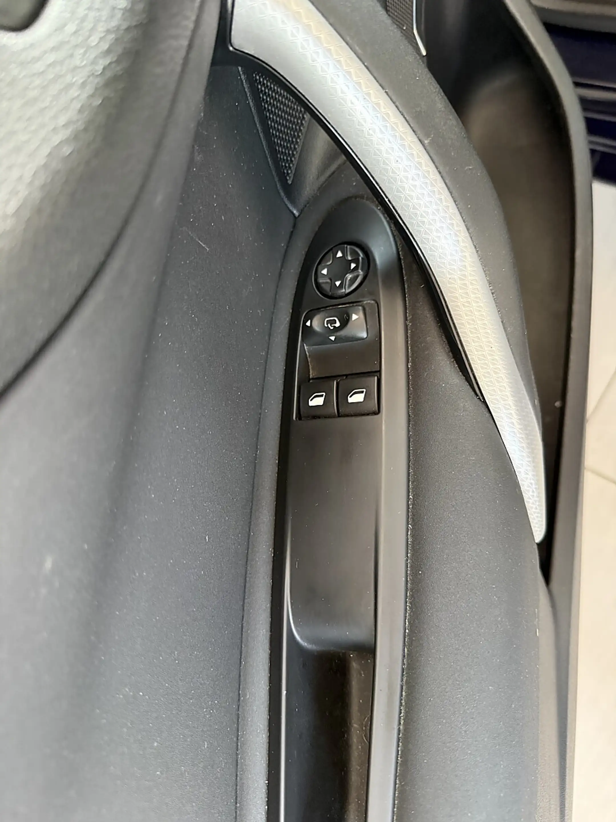 DS Automobiles DS 4 BlueHDi 120 S&S — photo 11