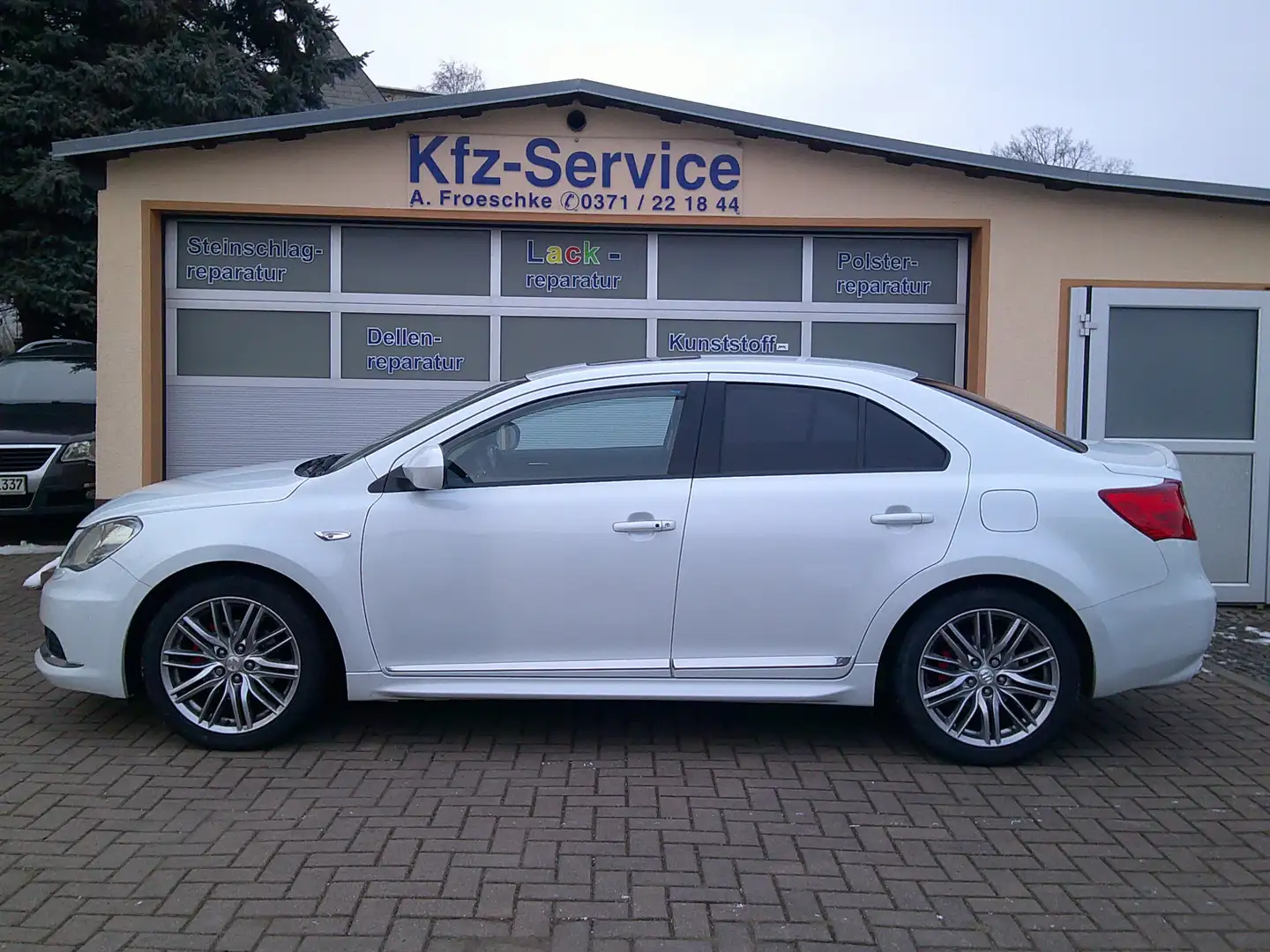 Suzuki Kizashi Sport   TÜV Neu  Allrad  Leder Sitzheizung Weiß - 1