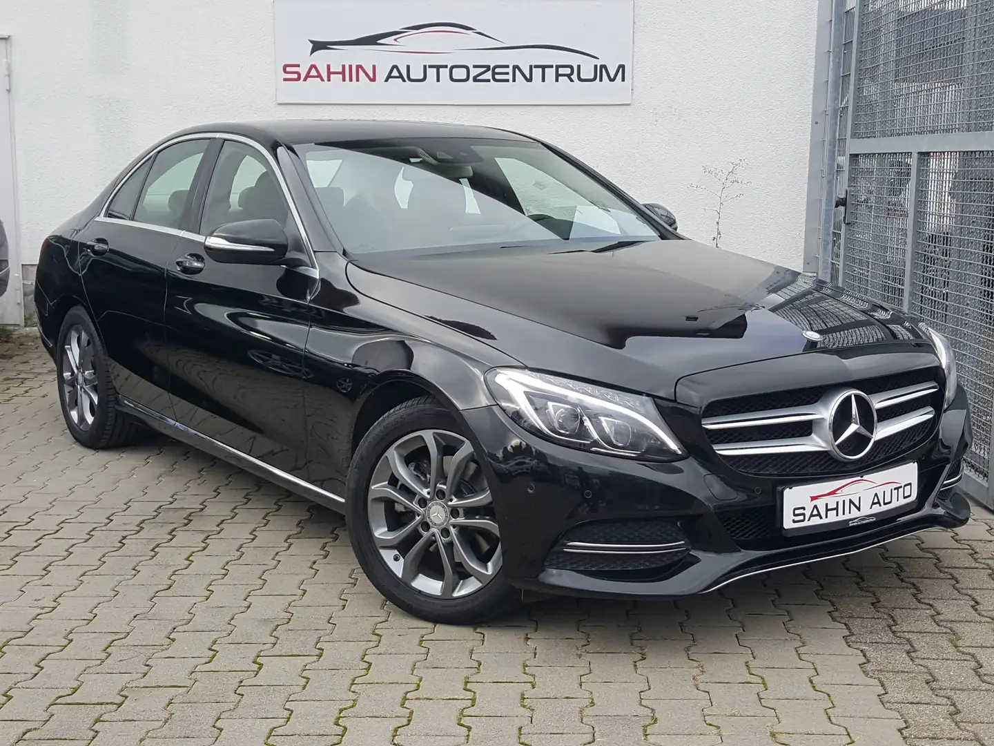 Mercedes-Benz C 220 d 7Gtronic Lim. Avantgarde LED AHK Navi Schwarz - 2