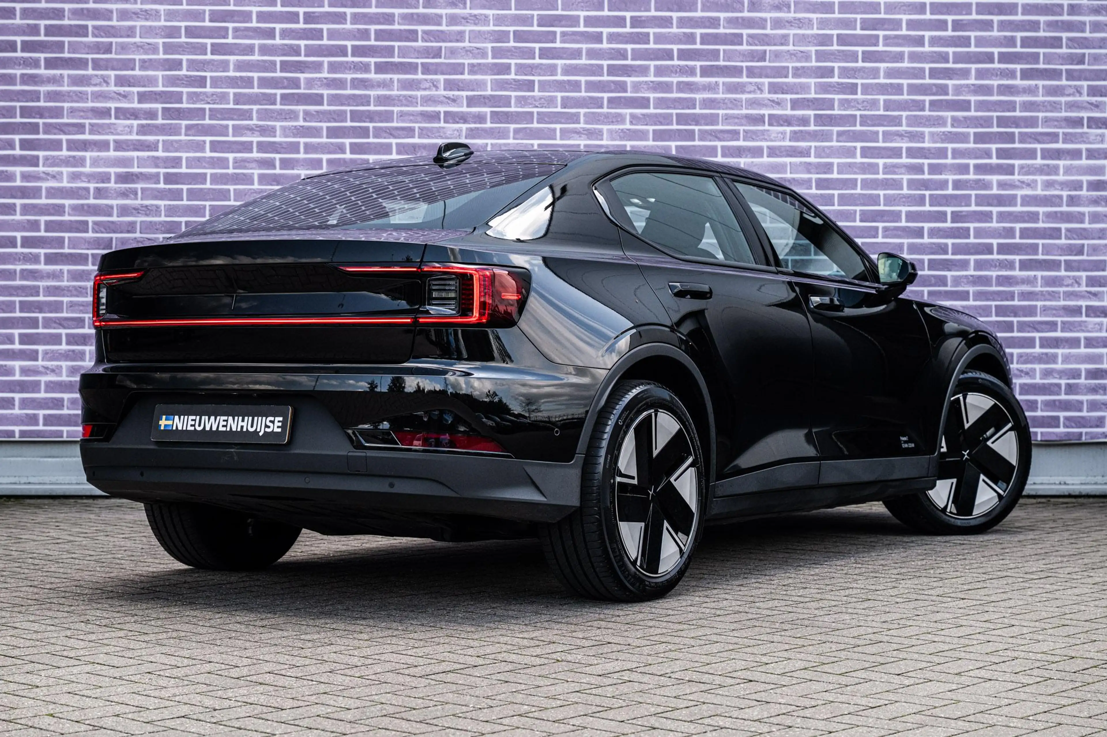 Polestar 2 Long Range Single Motor Plus 82 kWh — photo 2