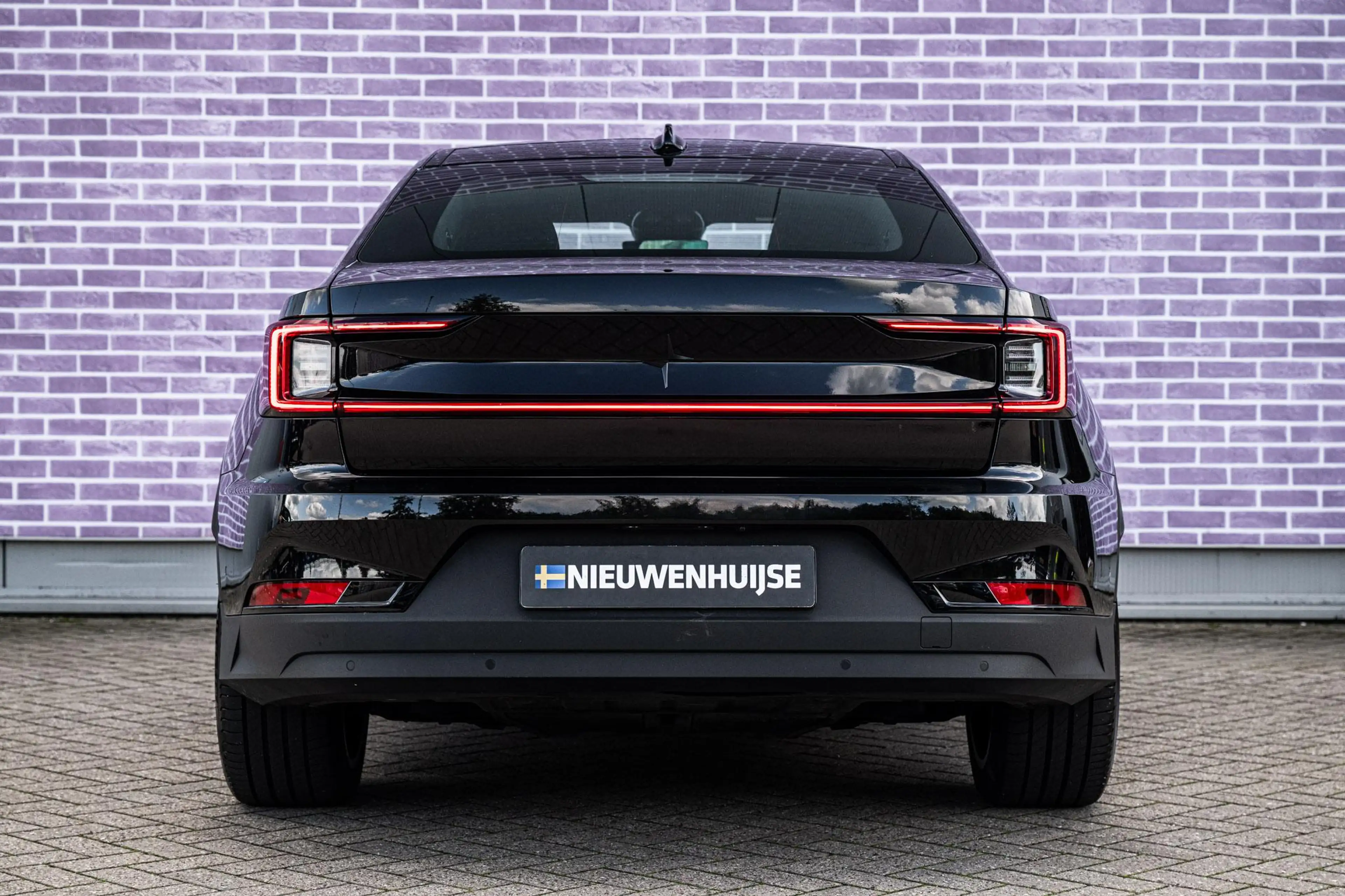 Polestar 2 Long Range Single Motor Plus 82 kWh — photo 10