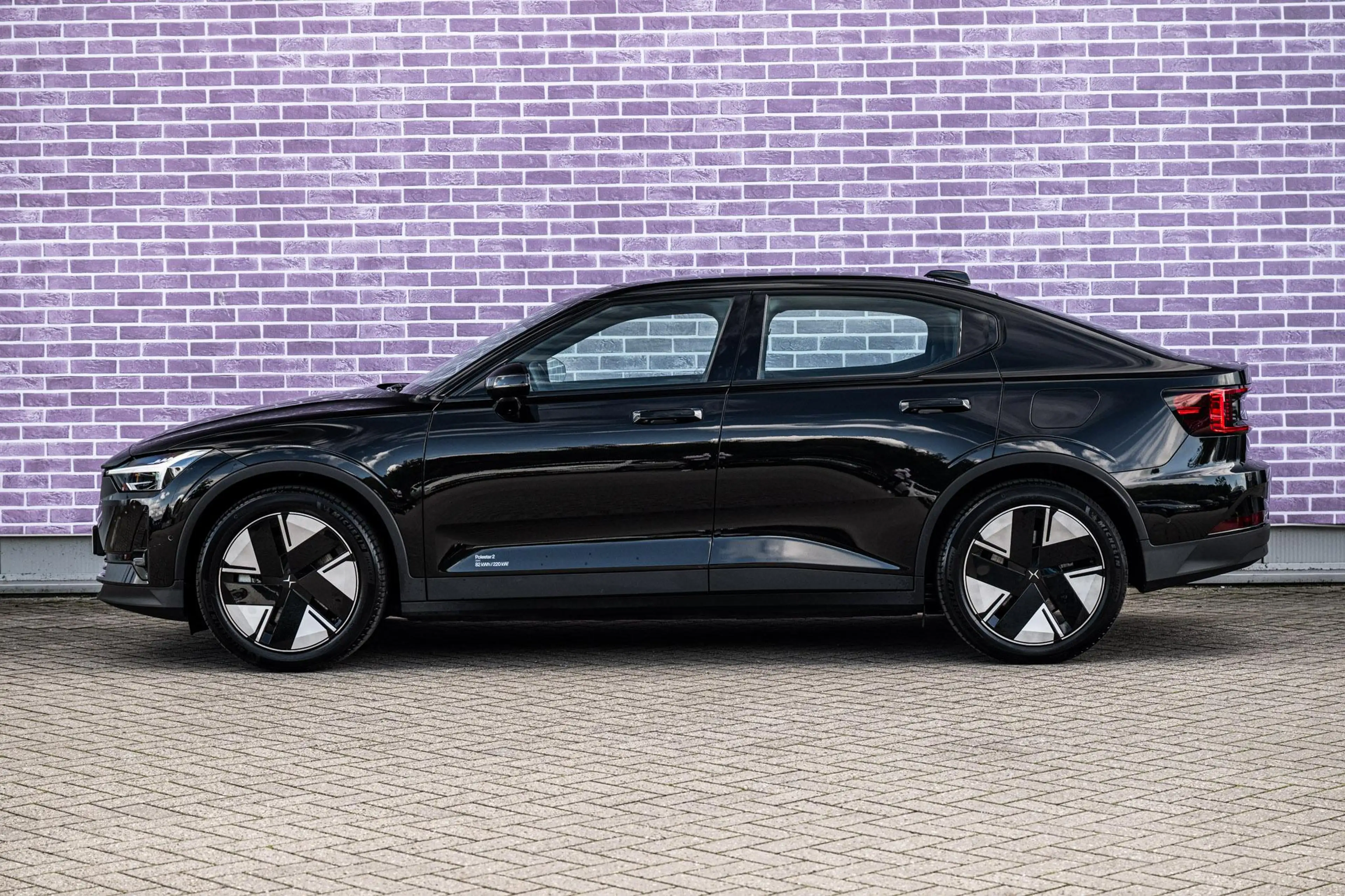 Polestar 2 Long Range Single Motor Plus 82 kWh — photo 4
