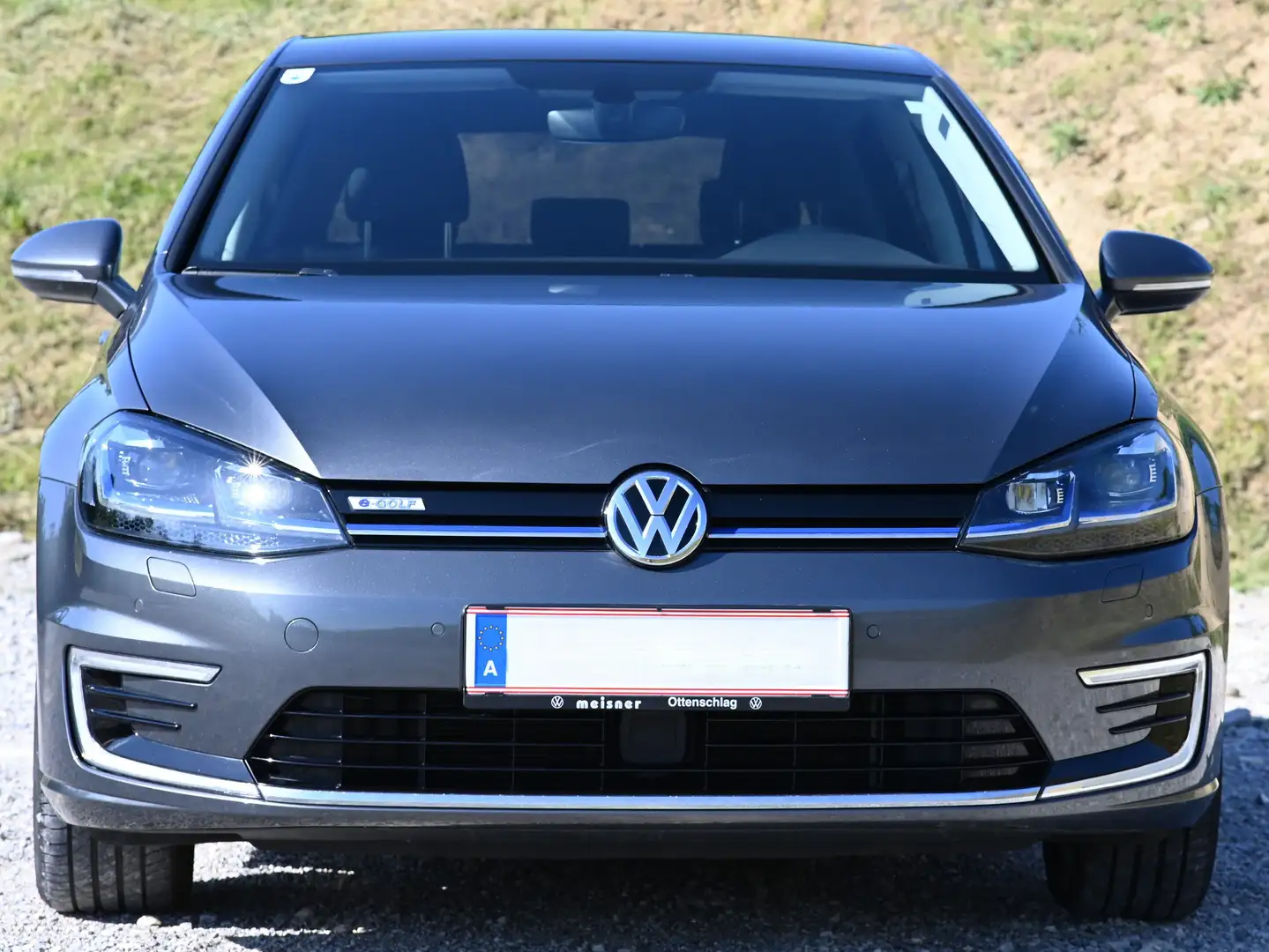 Volkswagen e-Golf e-Golf 35,8kWh (mit Batterie) Grau - 1