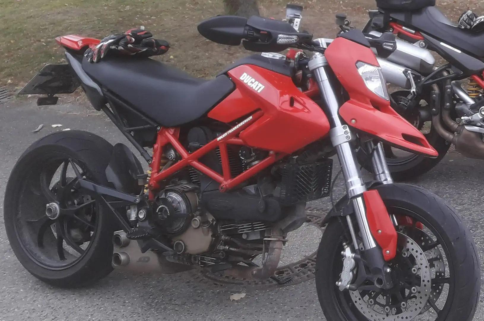 Ducati Hypermotard 1100 S Red - 1