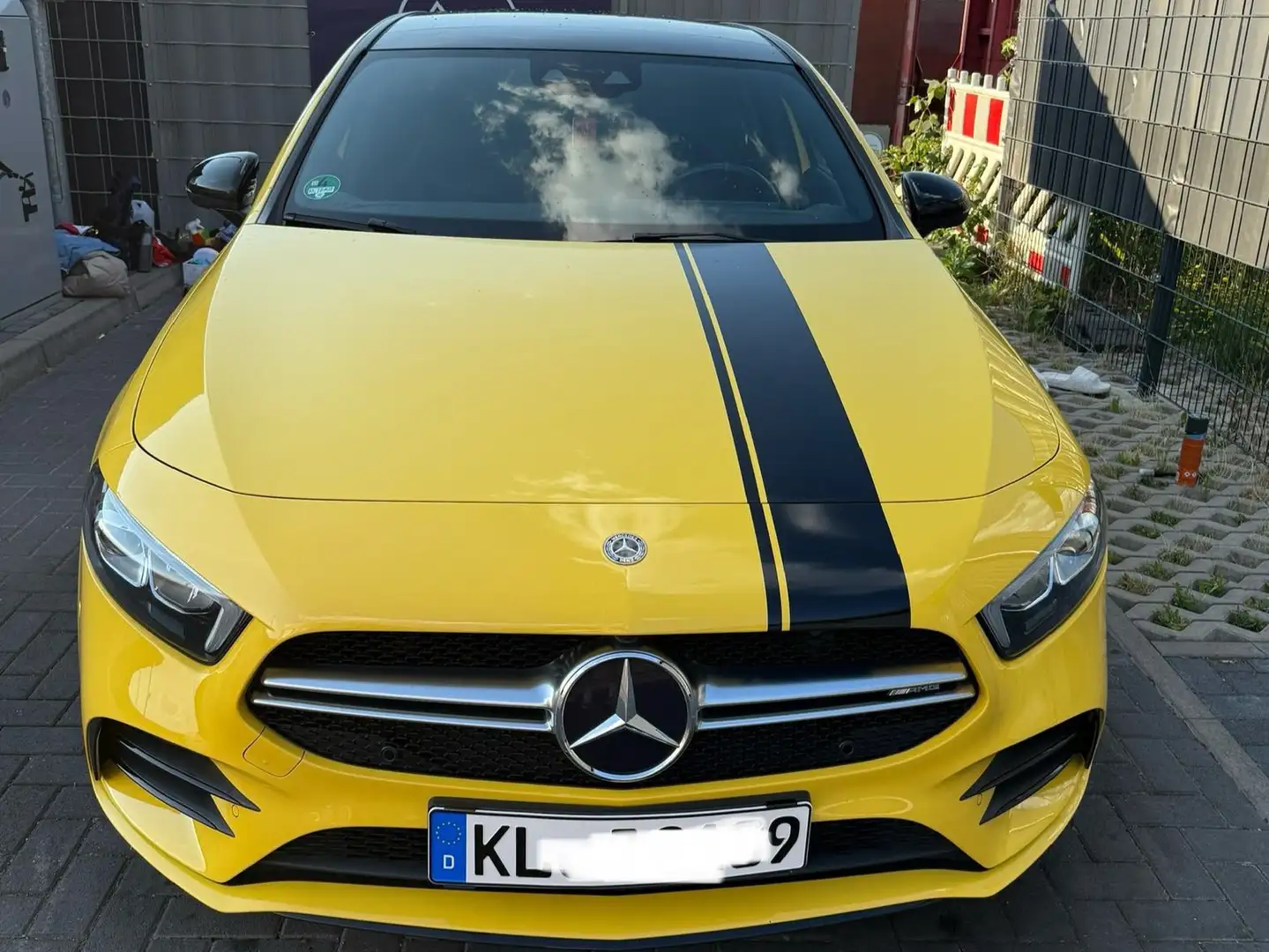 Mercedes-Benz A 35 AMG A-Klasse 4Matic Kompaktlimousine Gelb - 1