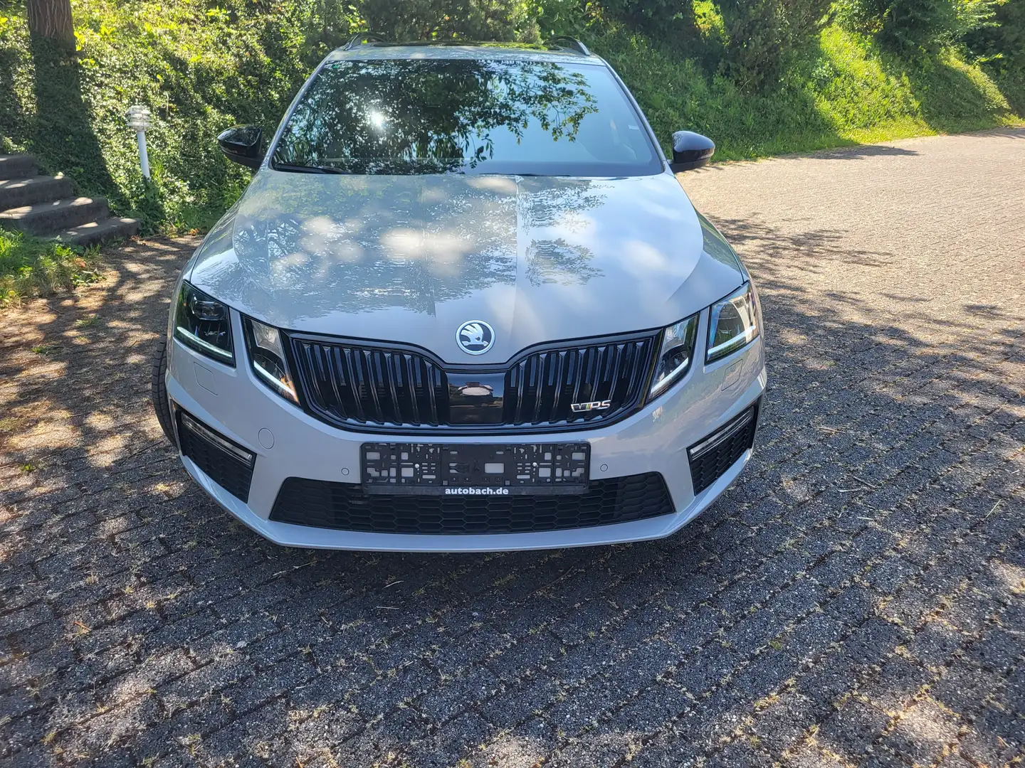 Skoda Octavia Octavia Kombi RS 2,0 TSI 180 kW DSG NAVI LED ACC Grau - 2