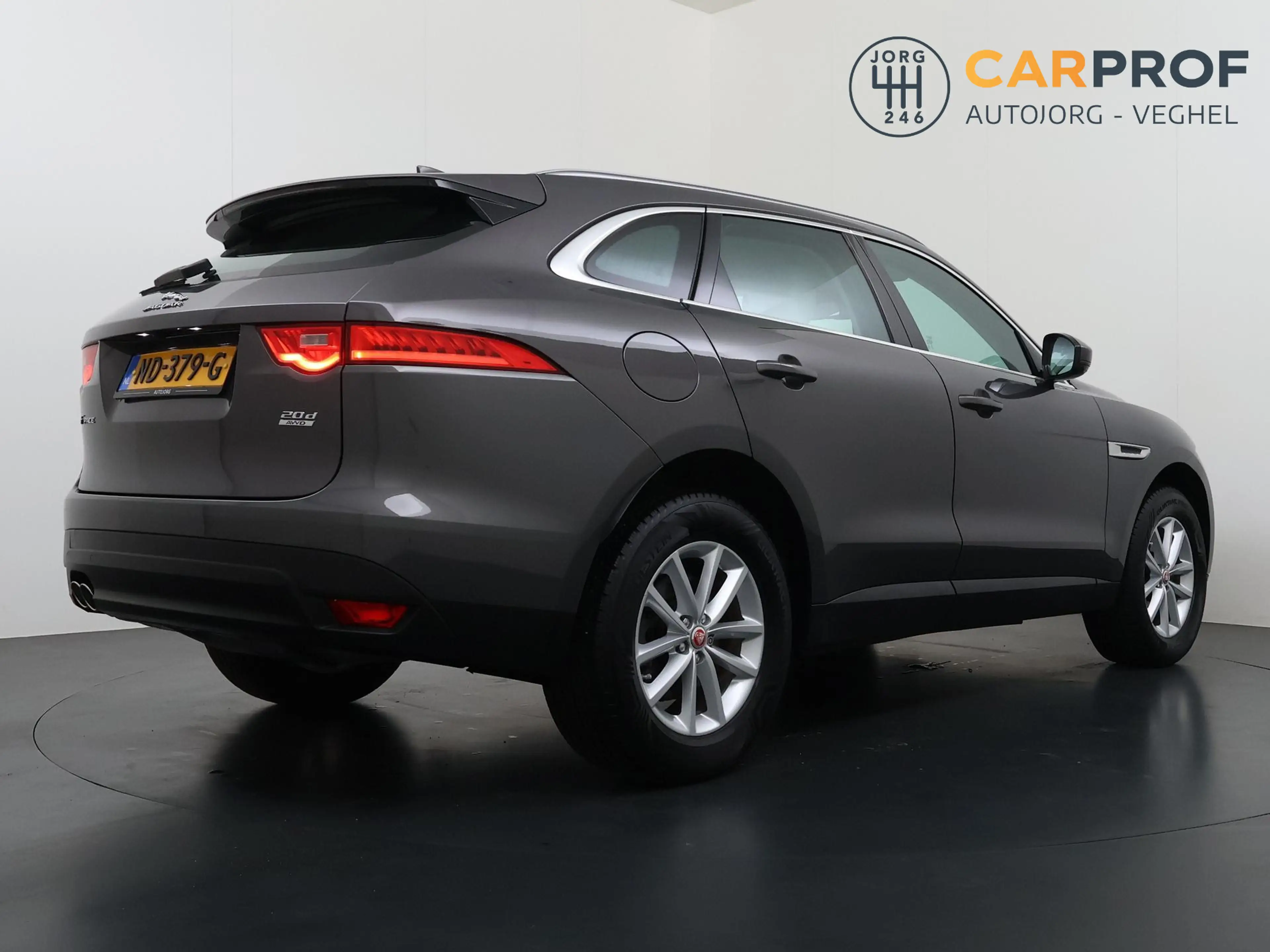 Jaguar F-Pace 2.0 Pure AWD 20d Navigatie | Camera | Trekhaak | — photo 3