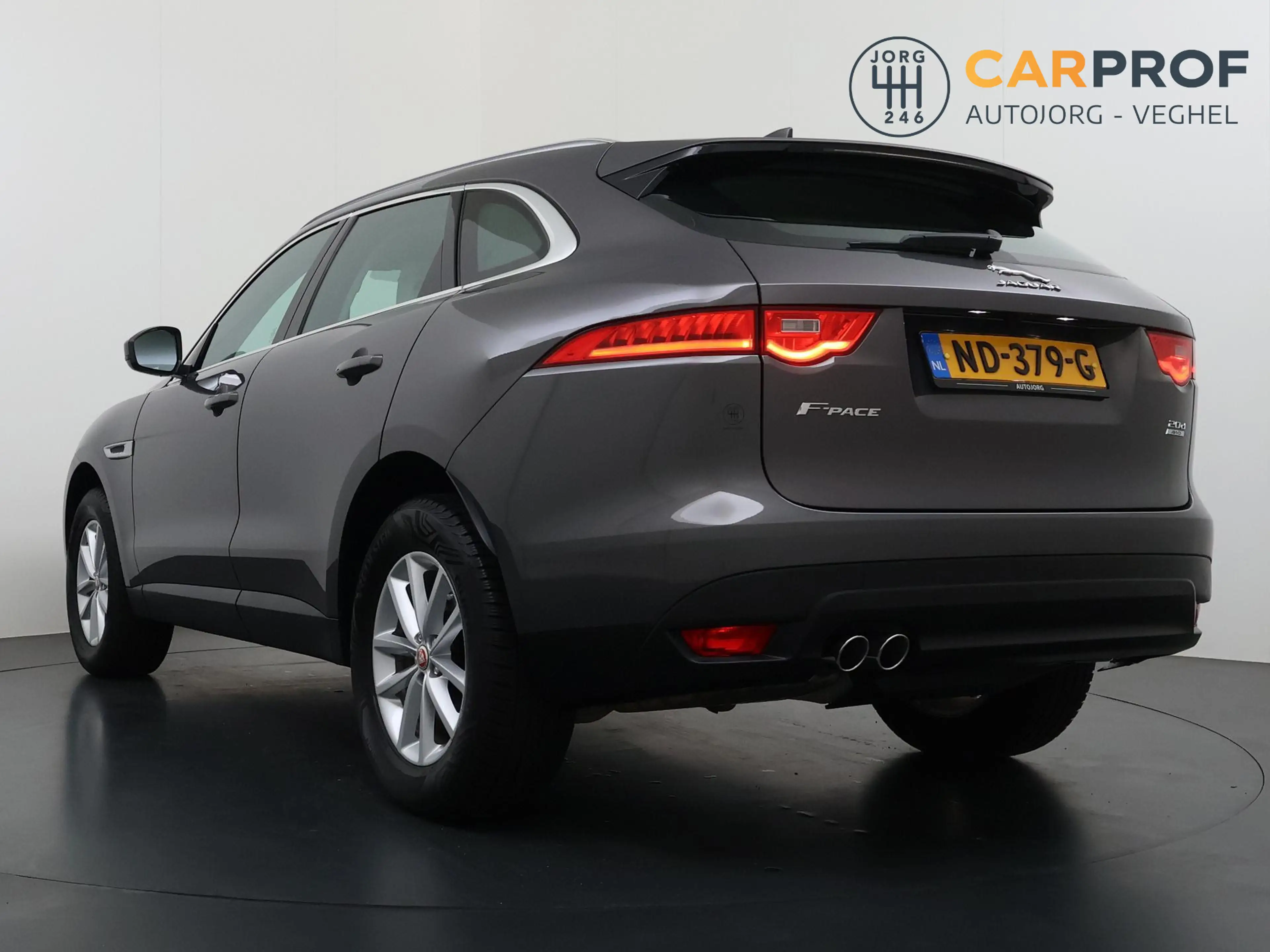 Jaguar F-Pace 2.0 Pure AWD 20d Navigatie | Camera | Trekhaak | — photo 2