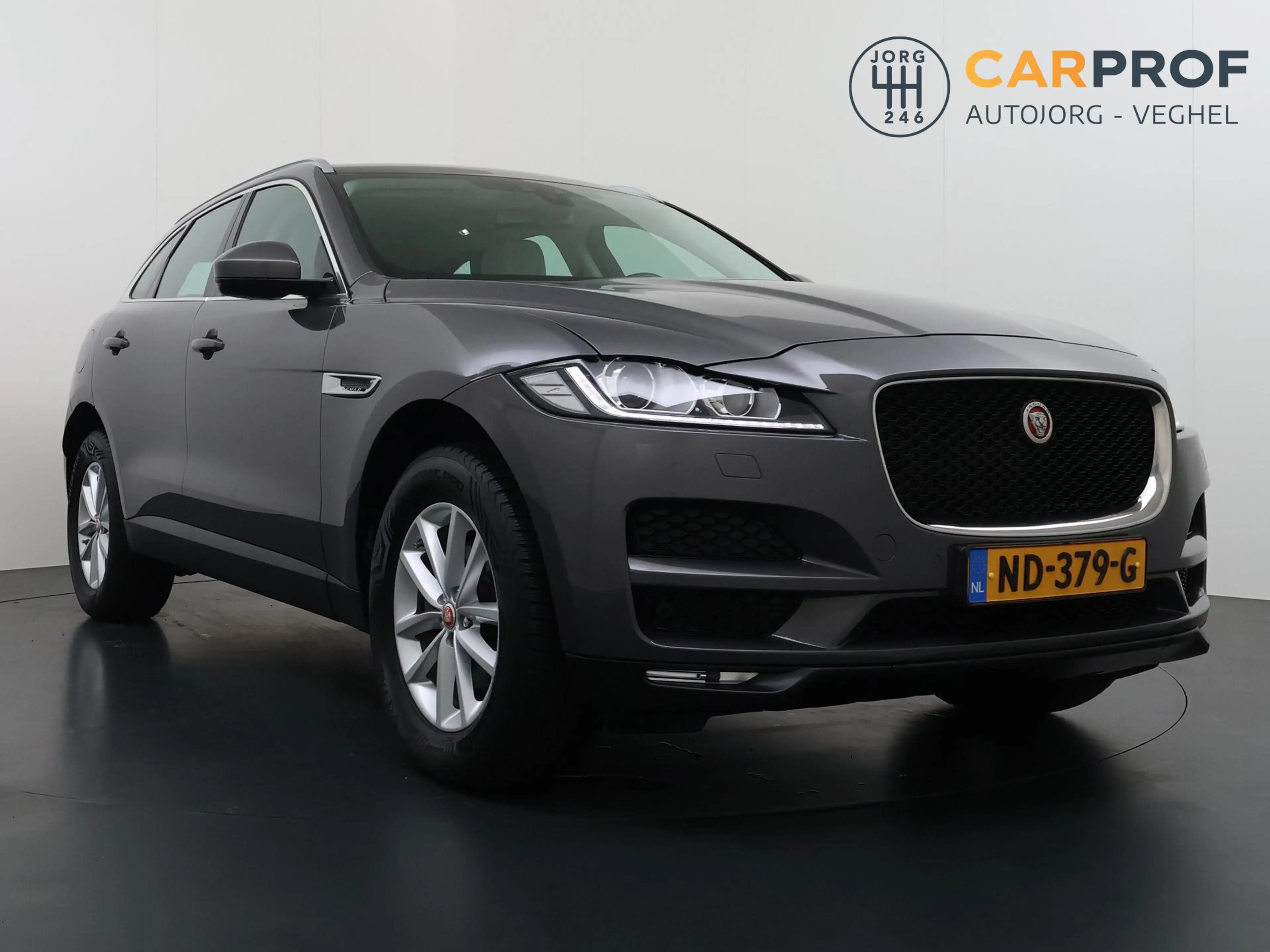 Jaguar F-Pace 2.0 Pure AWD 20d Navigatie | Camera | Trekhaak | — photo 4