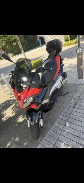 Aprilia SR Max 300 - foto 6