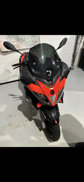 Aprilia SR Max 300 - foto 7