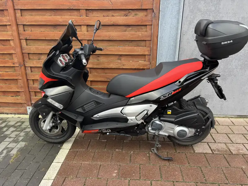 Aprilia SR Max 300 - foto 3