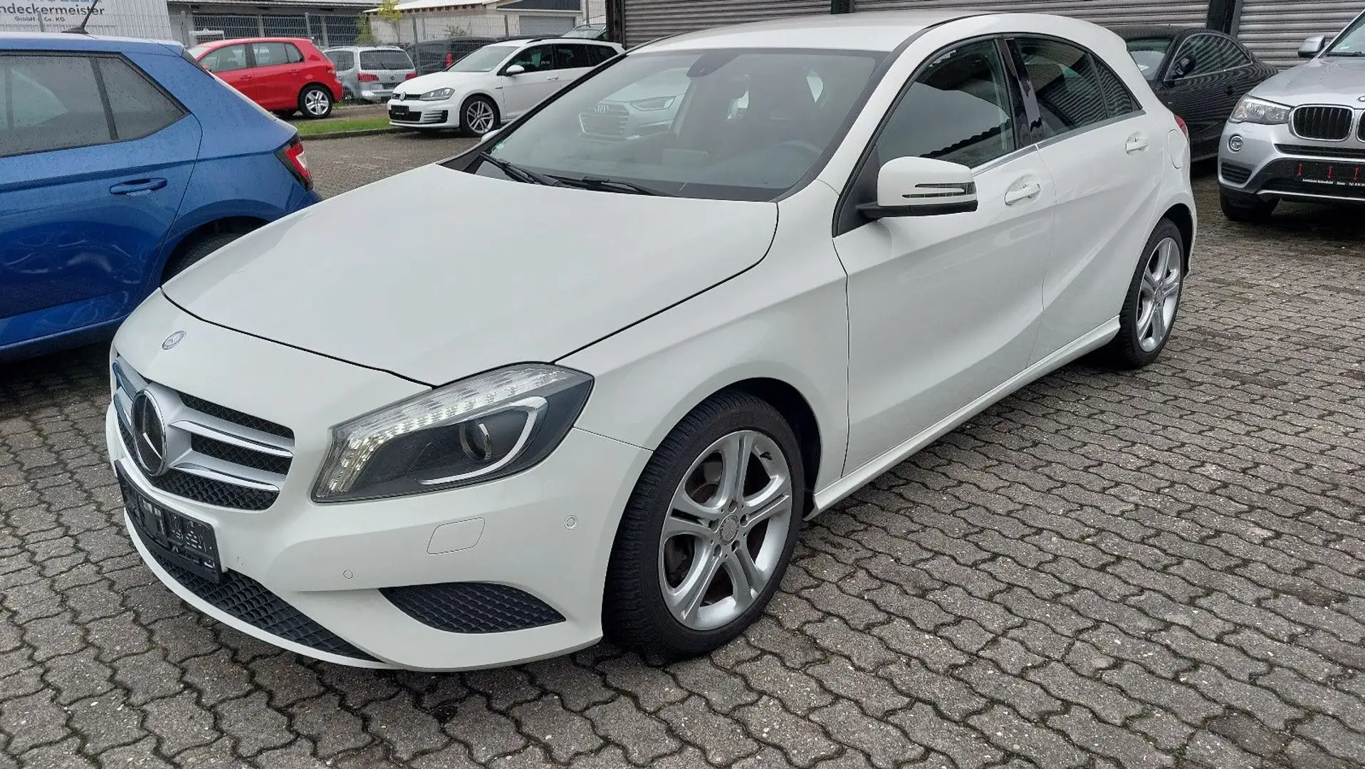 Mercedes-Benz A 180 A -Klasse A 180 BlueEfficiency Weiß - 1