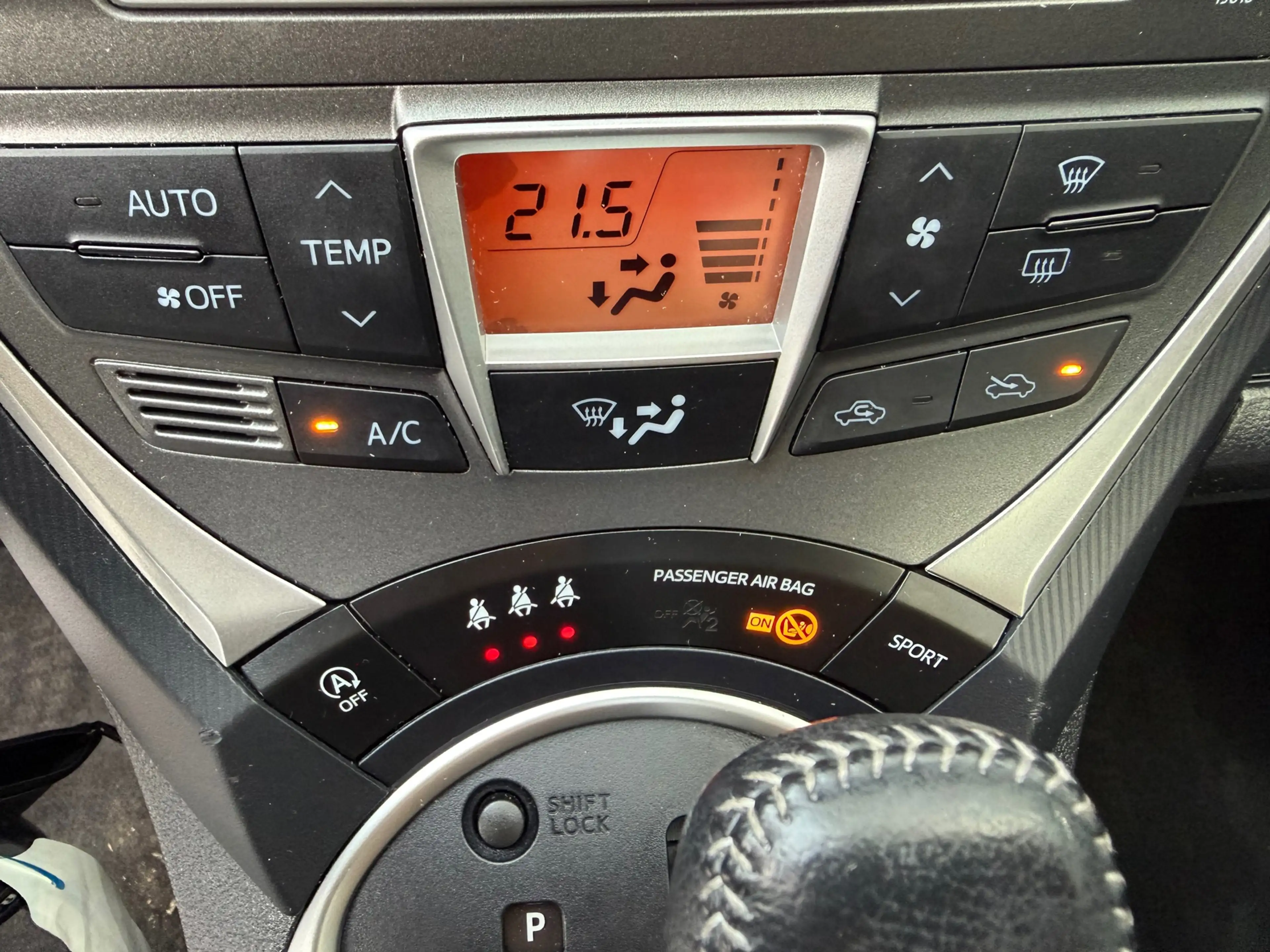 Toyota Verso-S 1.3 VVT-i Aspiration/automaat/airco/cruise/camera/ — photo 10