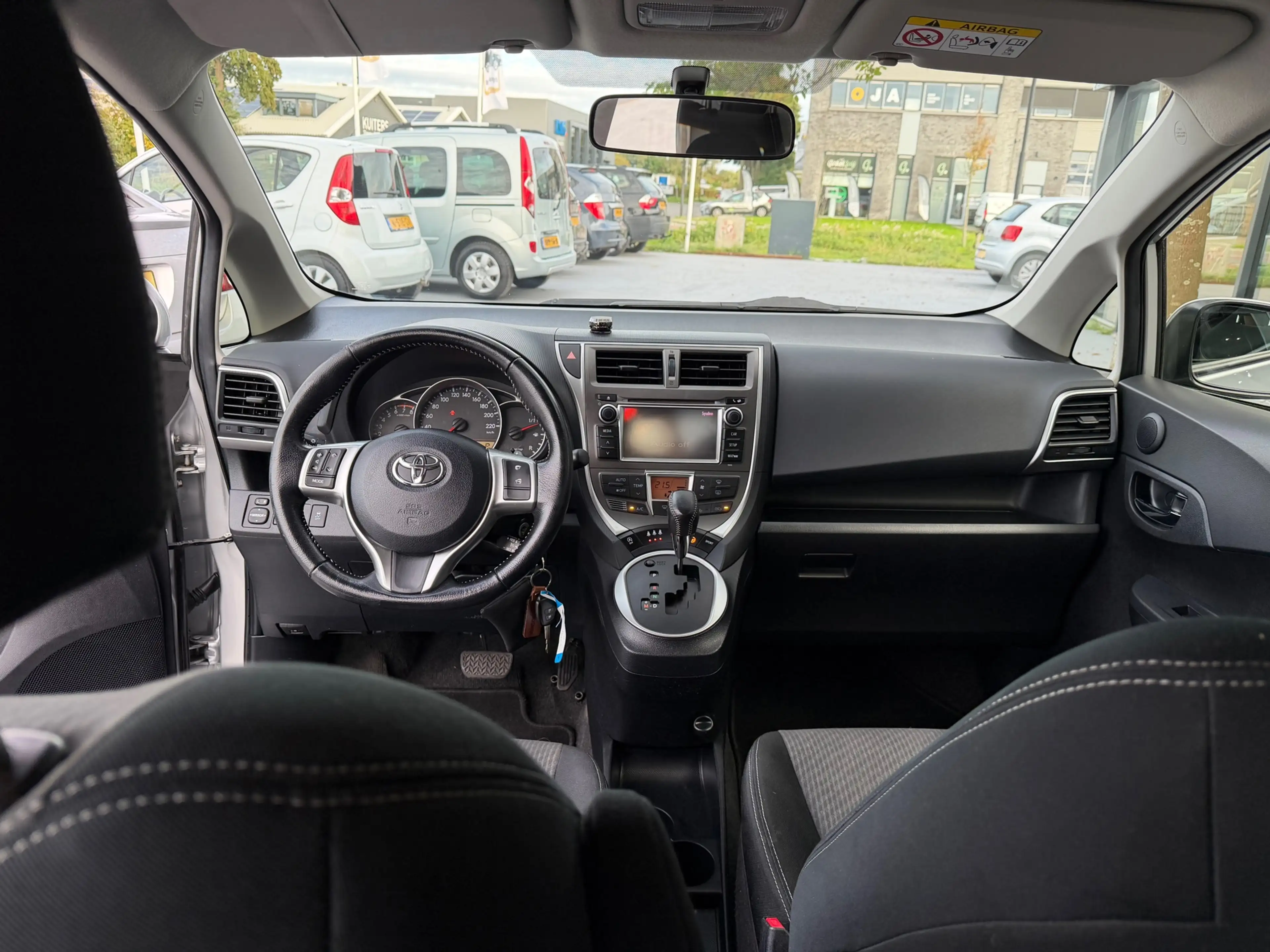 Toyota Verso-S 1.3 VVT-i Aspiration/automaat/airco/cruise/camera/ — photo 6