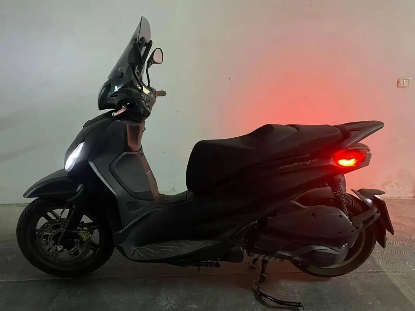 Piaggio Beverly 300 Negru - 1