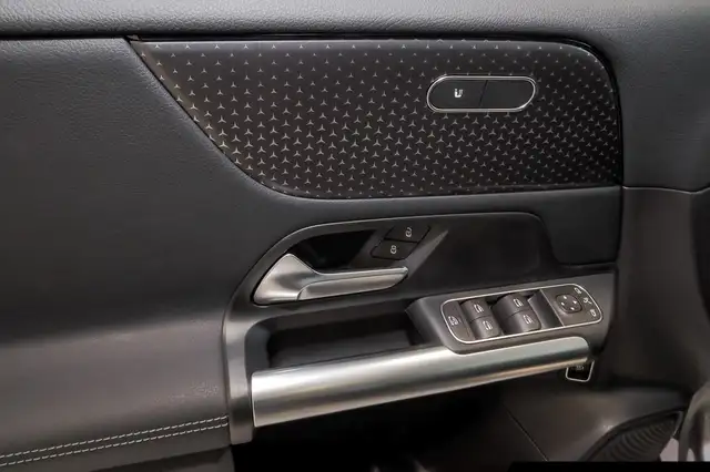 Mercedes-Benz B-Class view 14