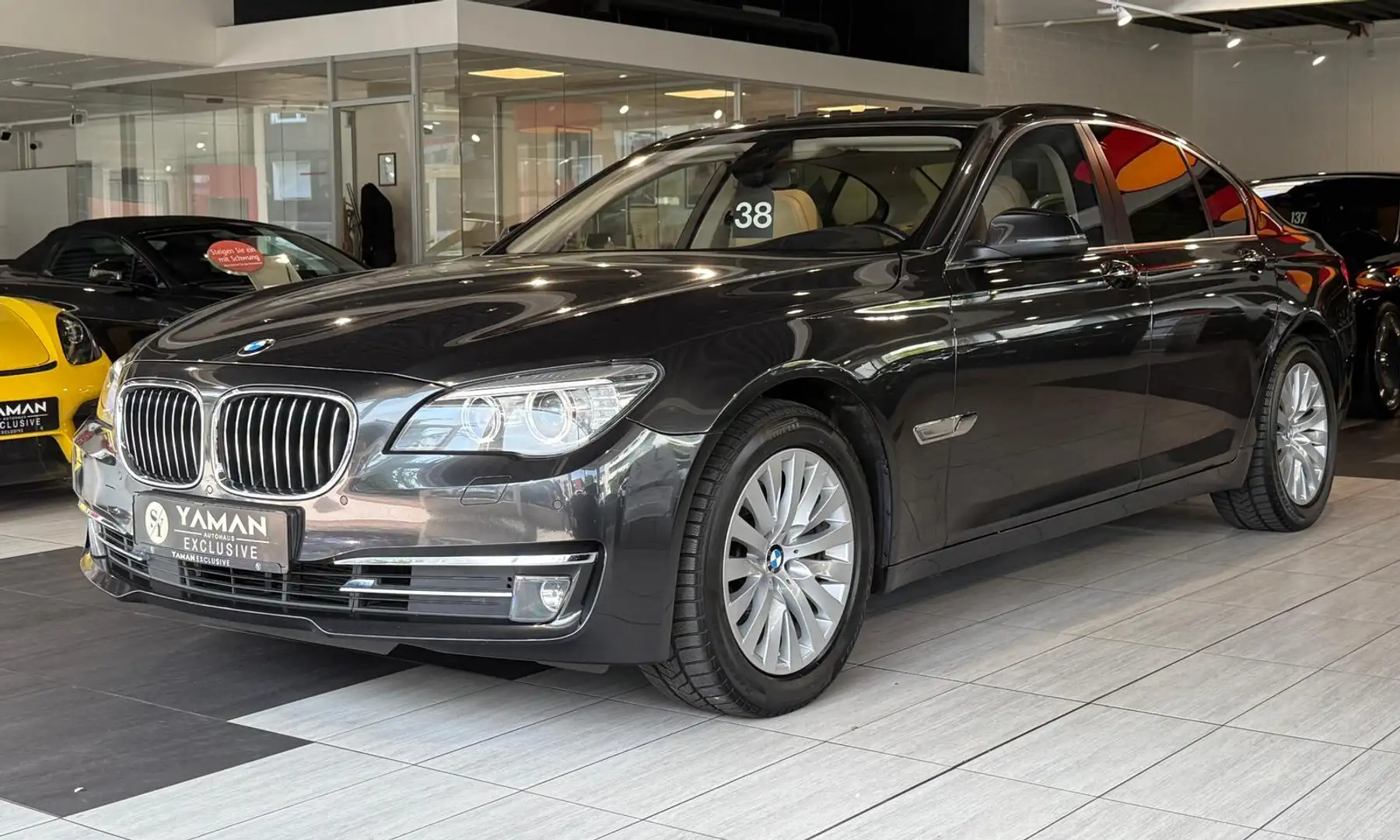 BMW 740 d*HuD*DrivingAssist+*Aktivlenkung*Soft*Keyl.* Gris - 1