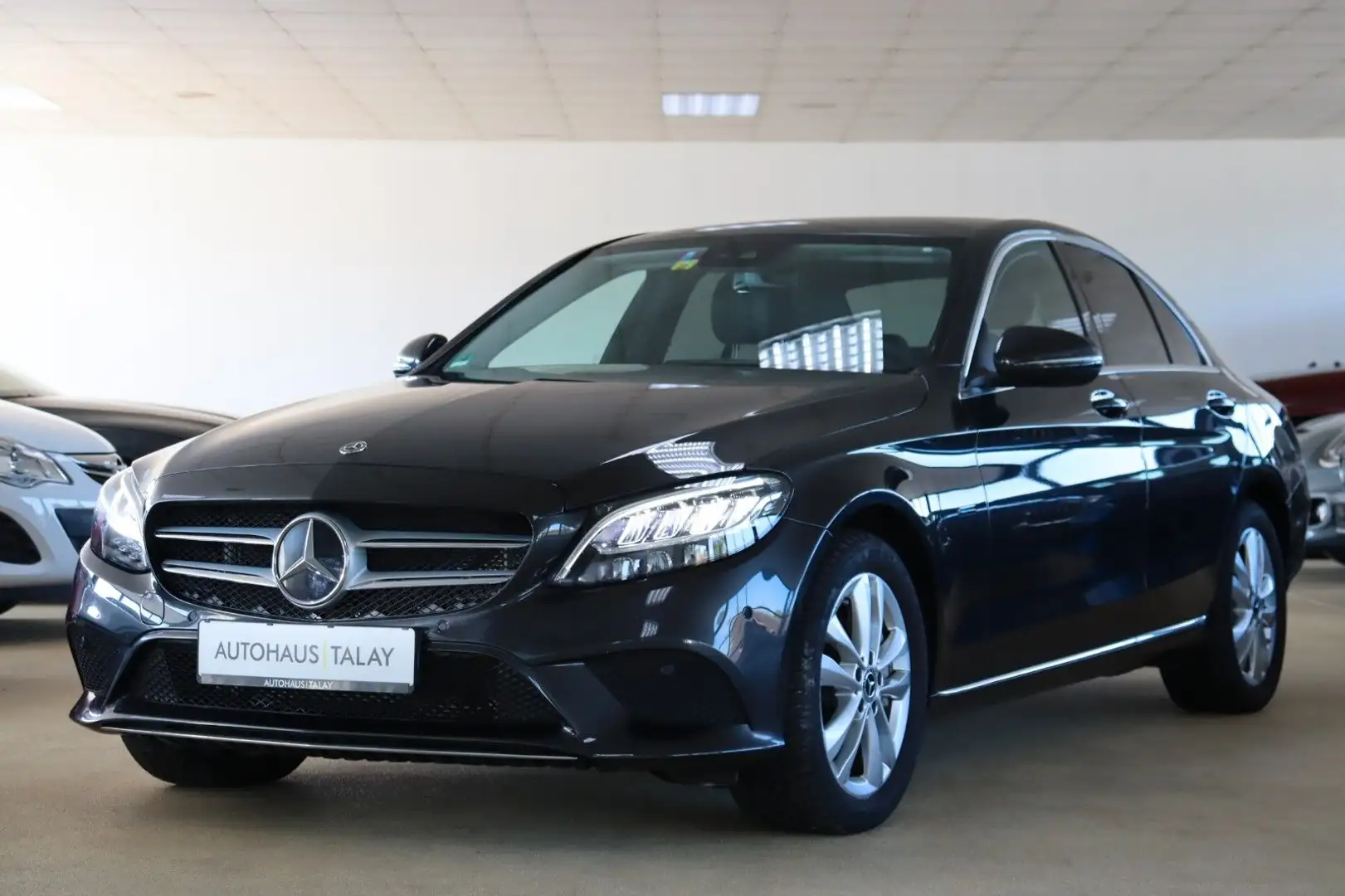 Mercedes-Benz C 300 Lim. de ACC/LED/KAM/NAV/AMB/ME Nero - 1