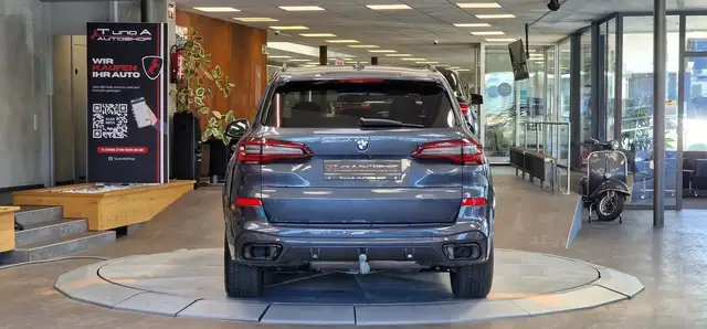 BMW X5 view 8