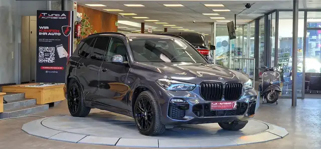 BMW X5 view 3