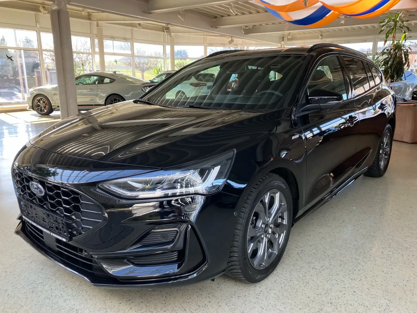 Ford Focus Turnier 1.0 EcoBoost Hybrid ST-LINE X Negro - 1