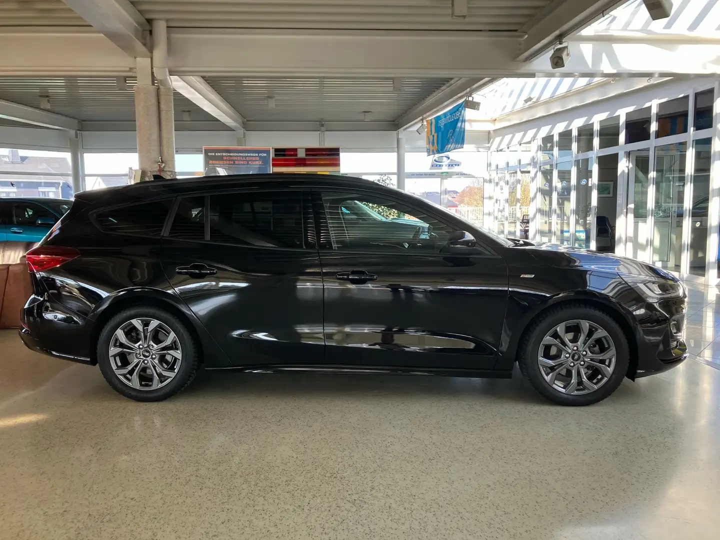 Ford Focus Turnier 1.0 EcoBoost Hybrid ST-LINE X Negro - 2