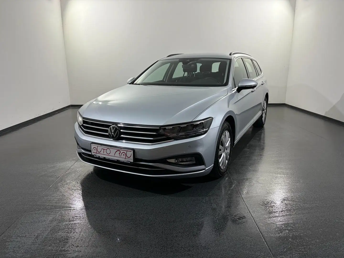 Volkswagen Passat Variant 2.0 TDI SCR Business *LED*AHK*ACC*NAVI* Silber - 2
