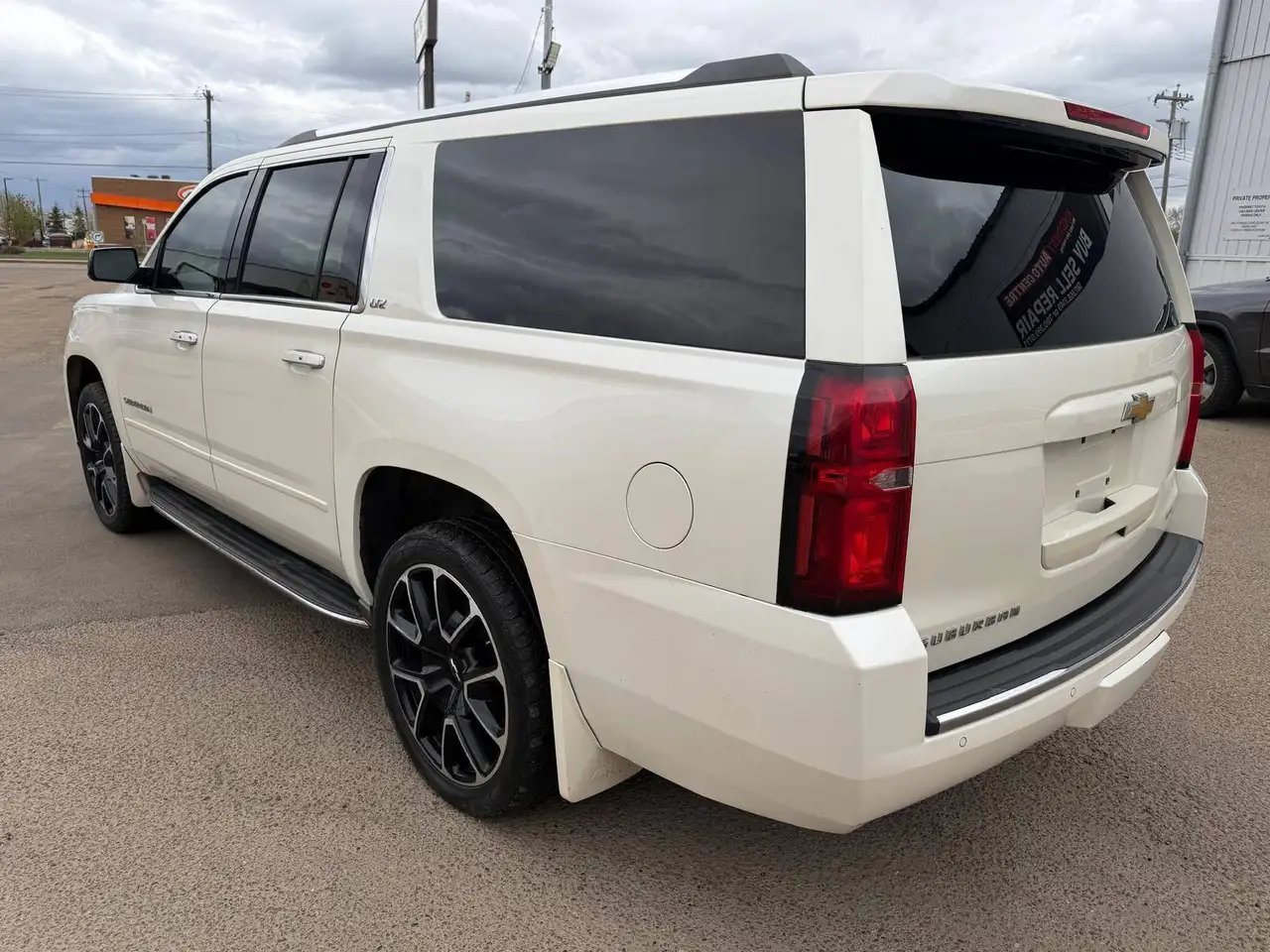 Chevrolet Suburban снимка Chevrolet Suburban