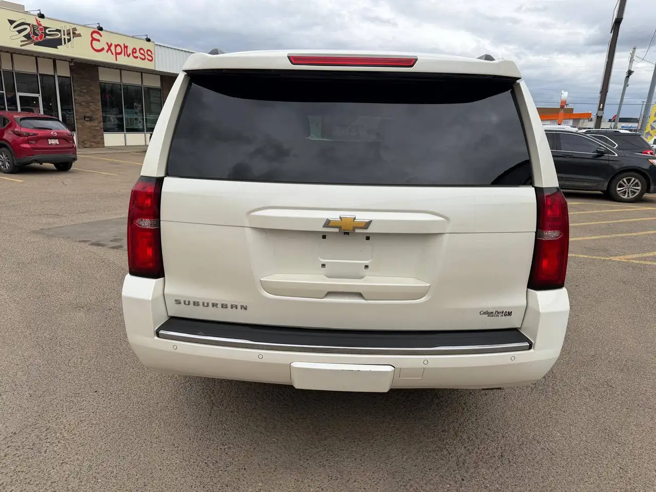 Chevrolet Suburban снимка Chevrolet Suburban