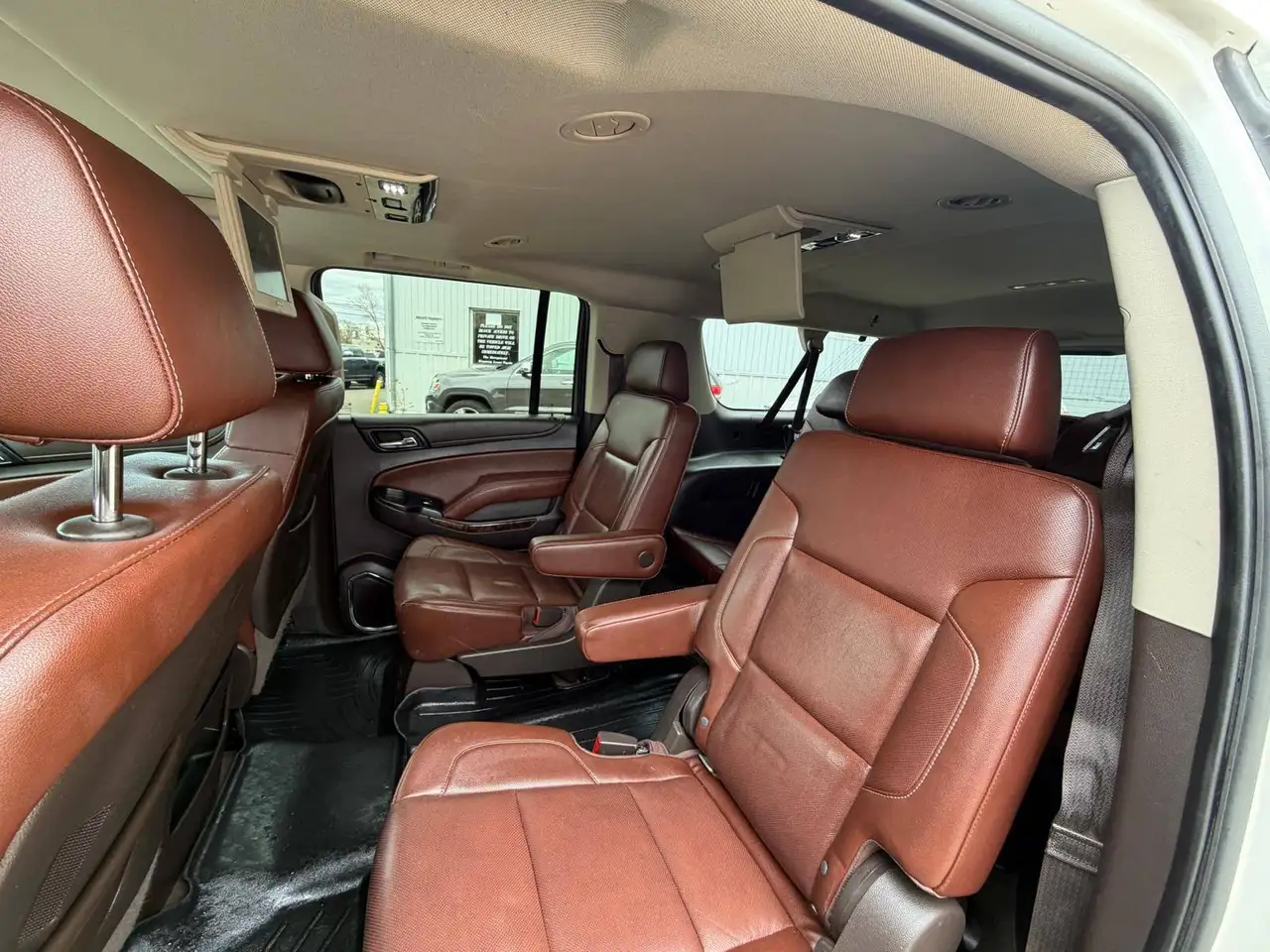 Chevrolet Suburban снимка Chevrolet Suburban