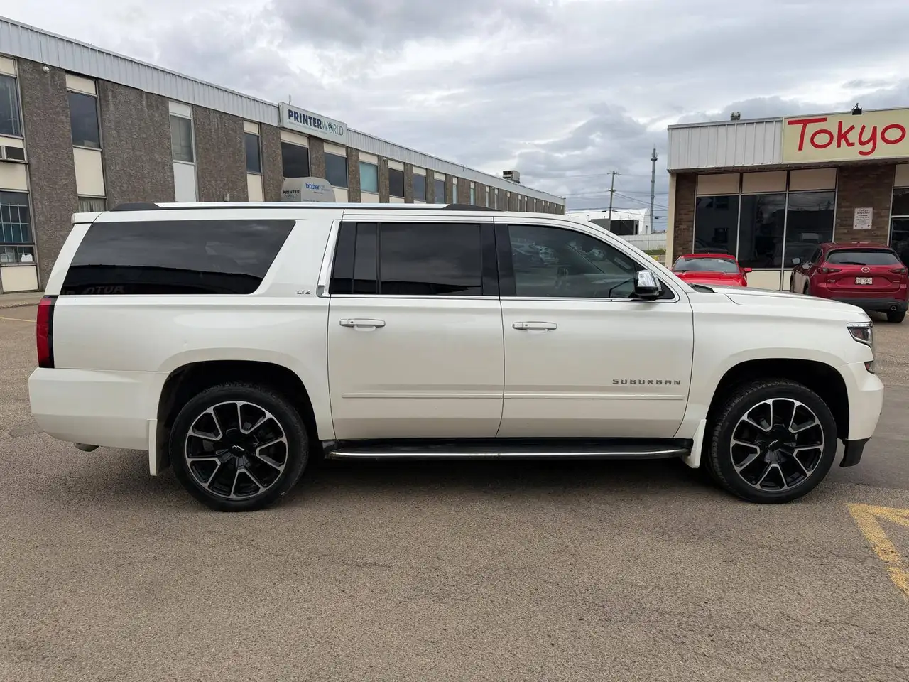 Chevrolet Suburban снимка Chevrolet Suburban