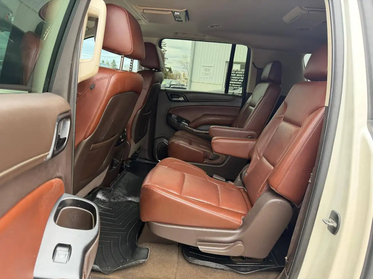 Chevrolet Suburban снимка Chevrolet Suburban