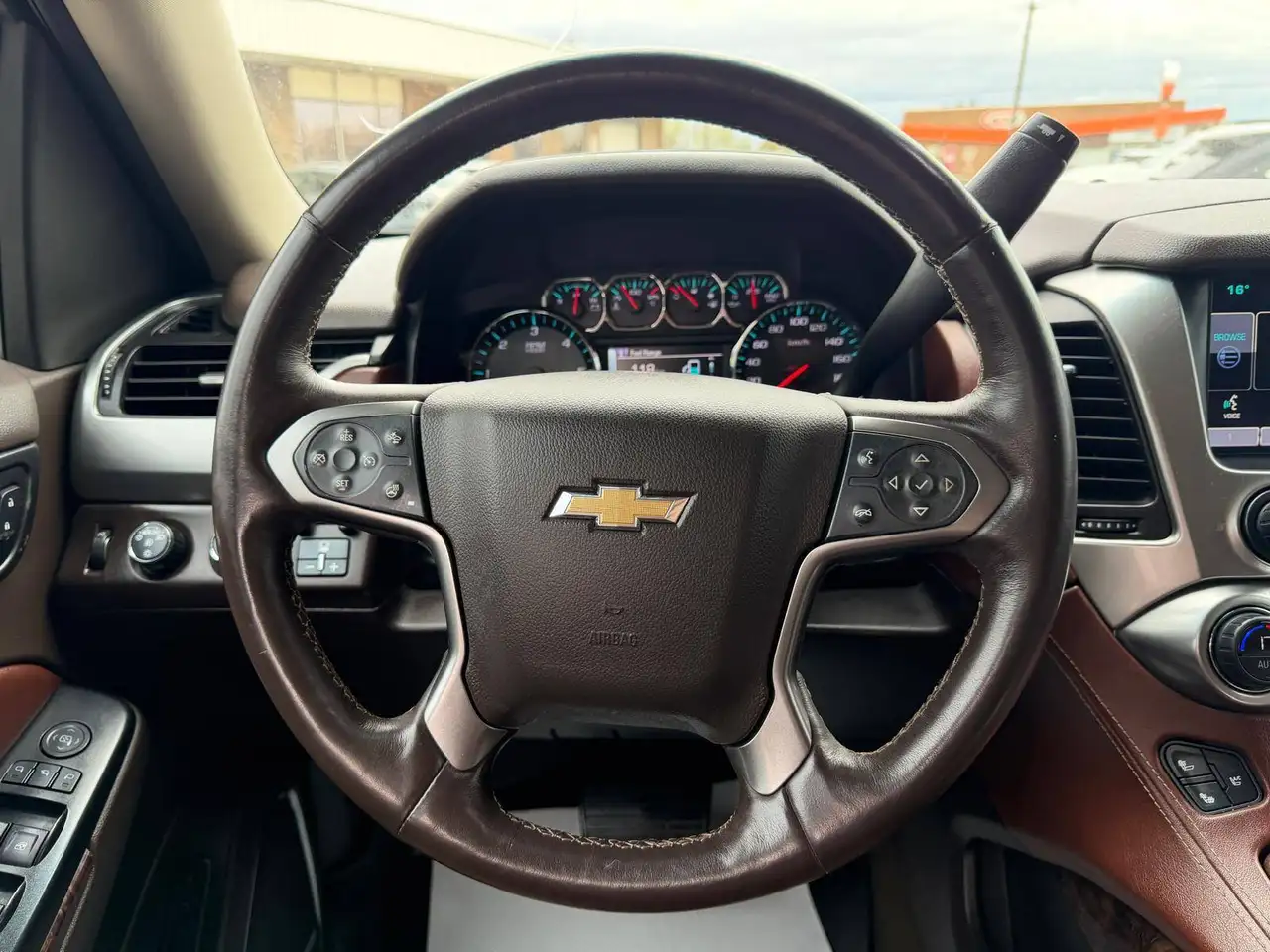Chevrolet Suburban снимка Chevrolet Suburban