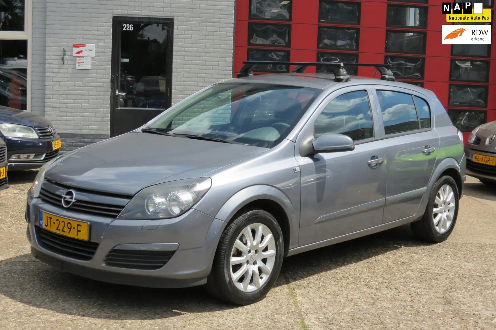 Opel Astra 1.4 Essentia , 5 DEURS, AIRCO Grijs - 1
