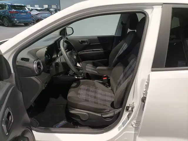 Hyundai I10 view 8