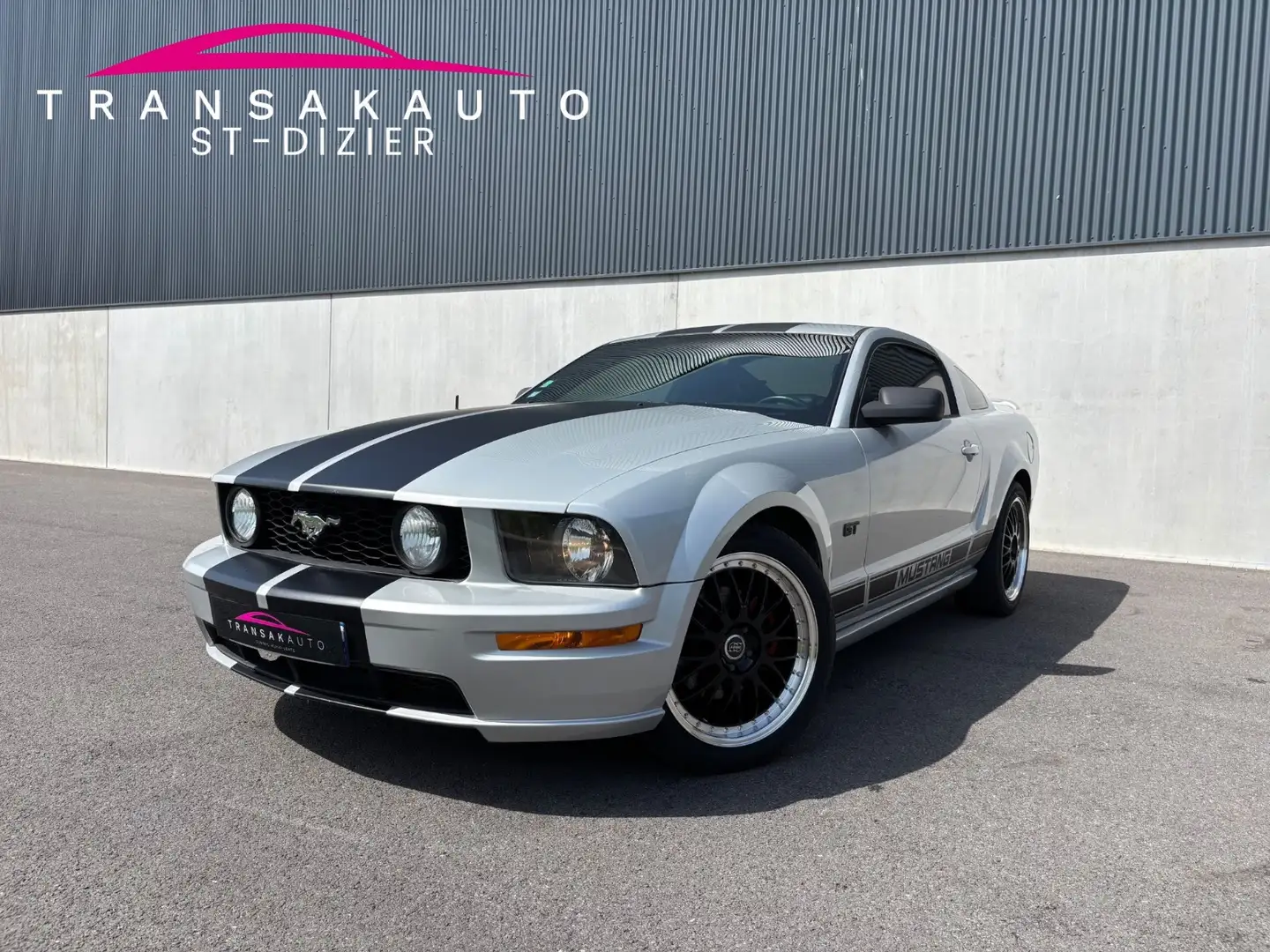 Ford Mustang GT Coupé Gris - 1
