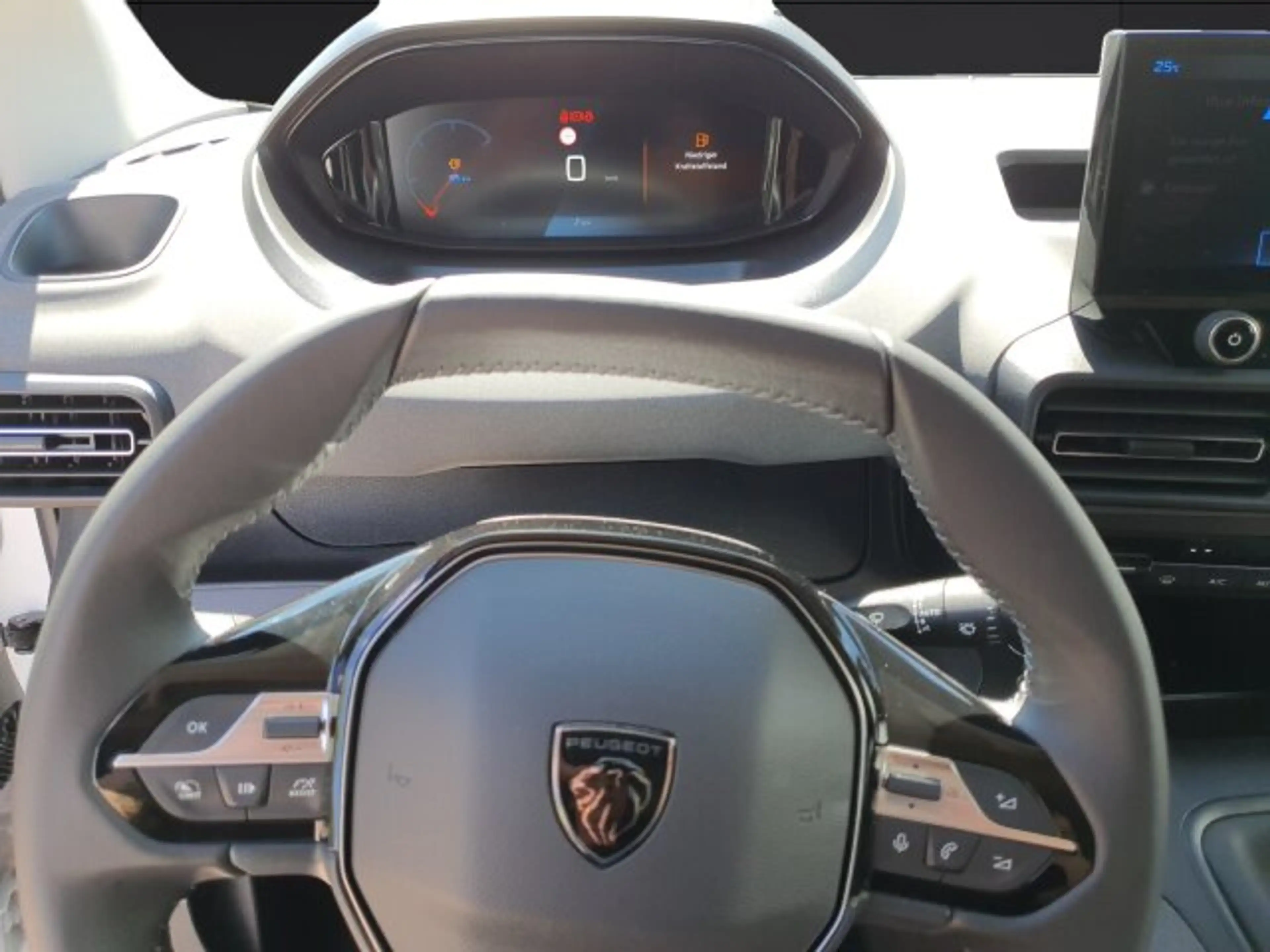 Peugeot Rifter Rifter Allure 100 +180°Kamera+Keyless+FSH+SHZ+ — photo 7