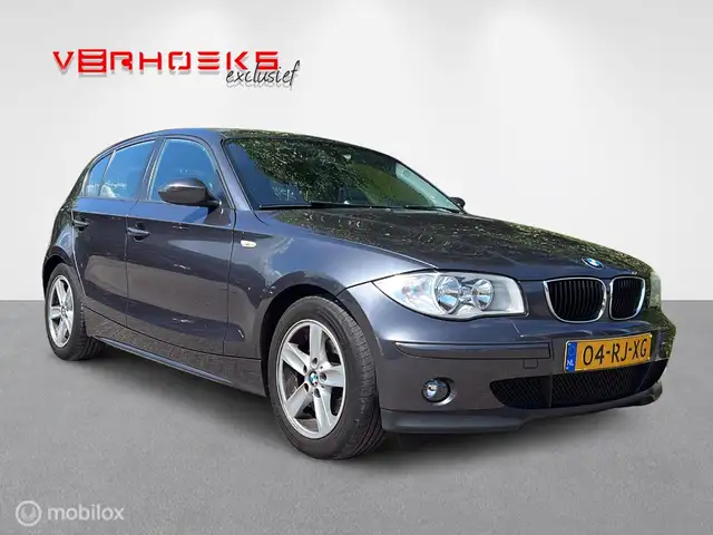BMW 1 Series view 3